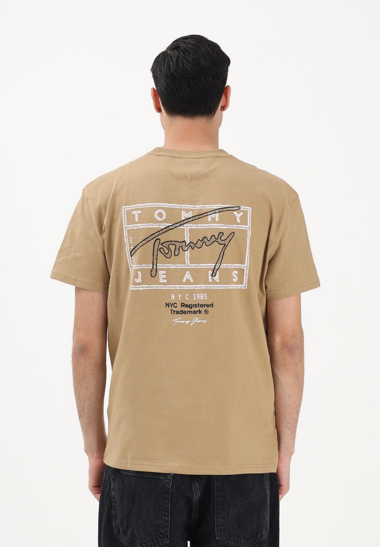 TOMMY JEANS T-shirt a manica corta Signature beige da uomo DM0DM22319 AEN TOMMY JEANS