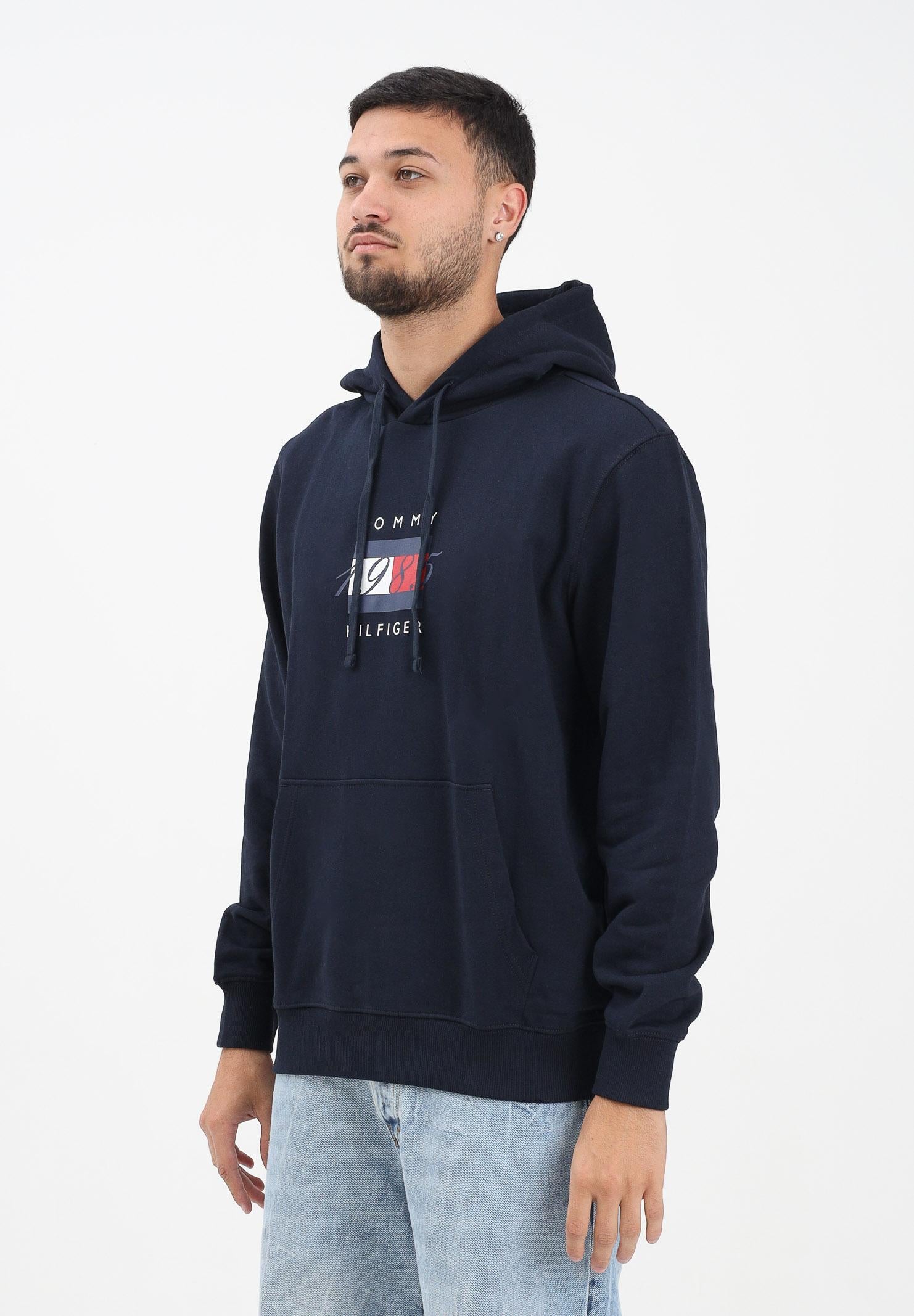 TOMMY HILFIGER Felpa con cappuccio blu da uomo rifinita da stampa logo MW0MW41332DW5 TOMMY HILFIGER