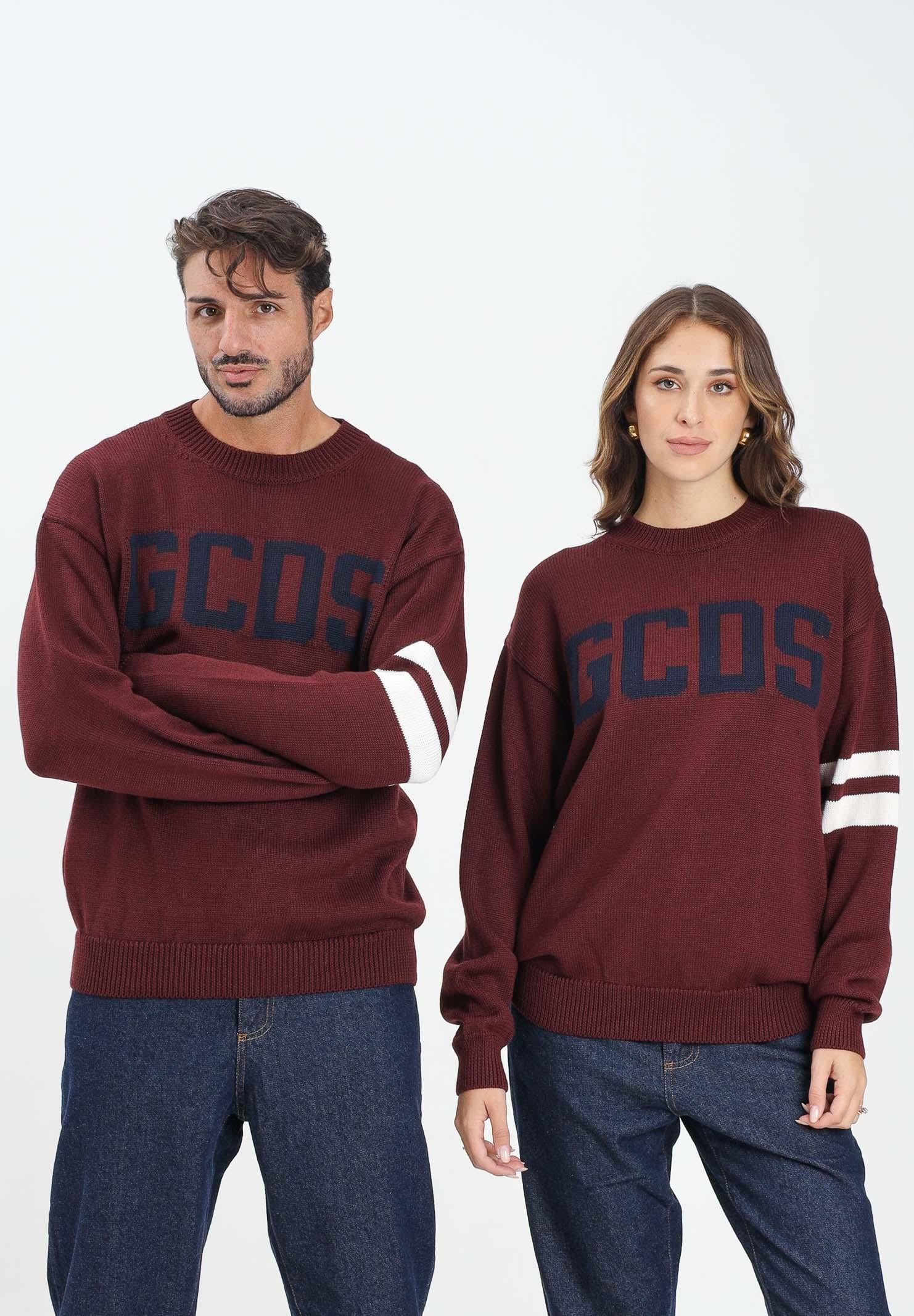 GCDS Maglione girocollo bordeaux per uomo e donna con logo e bande a contrasto B2XM1506I5 49 GCDS