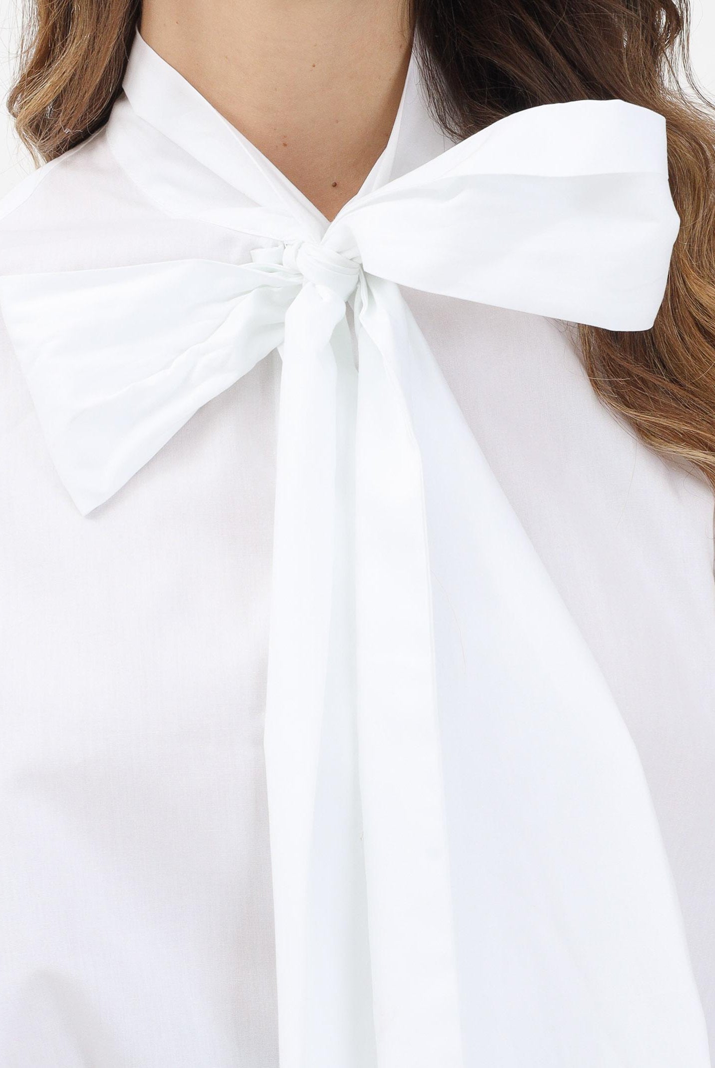 VICOLO Camicia a manica lunga bianca da donna con fiocco TF0483 BI VICOLO