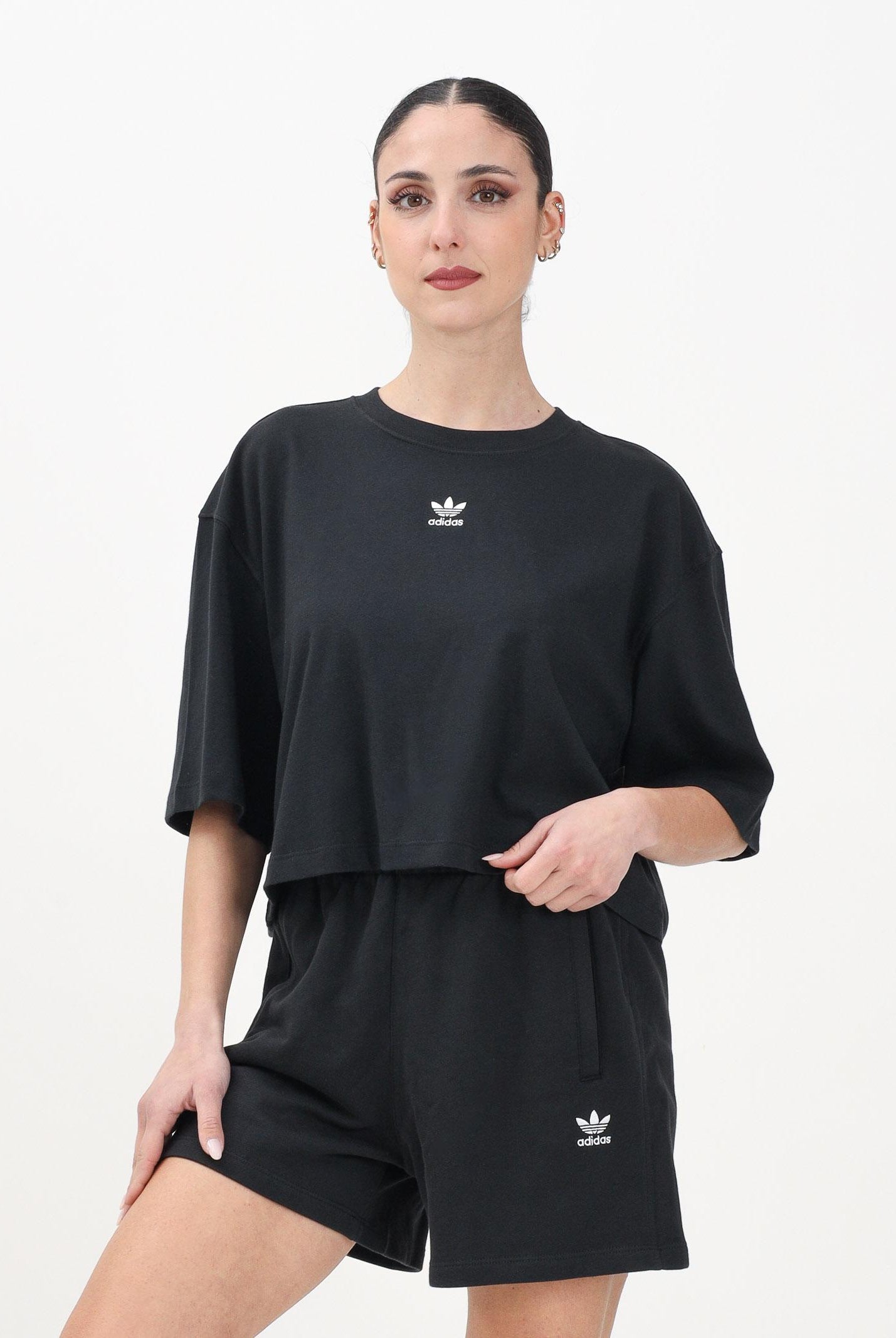 ADIDAS ORIGINALS T-shirt a manica corta Essentials Crop nera da donna IW5706 . ADIDAS ORIGINALS
