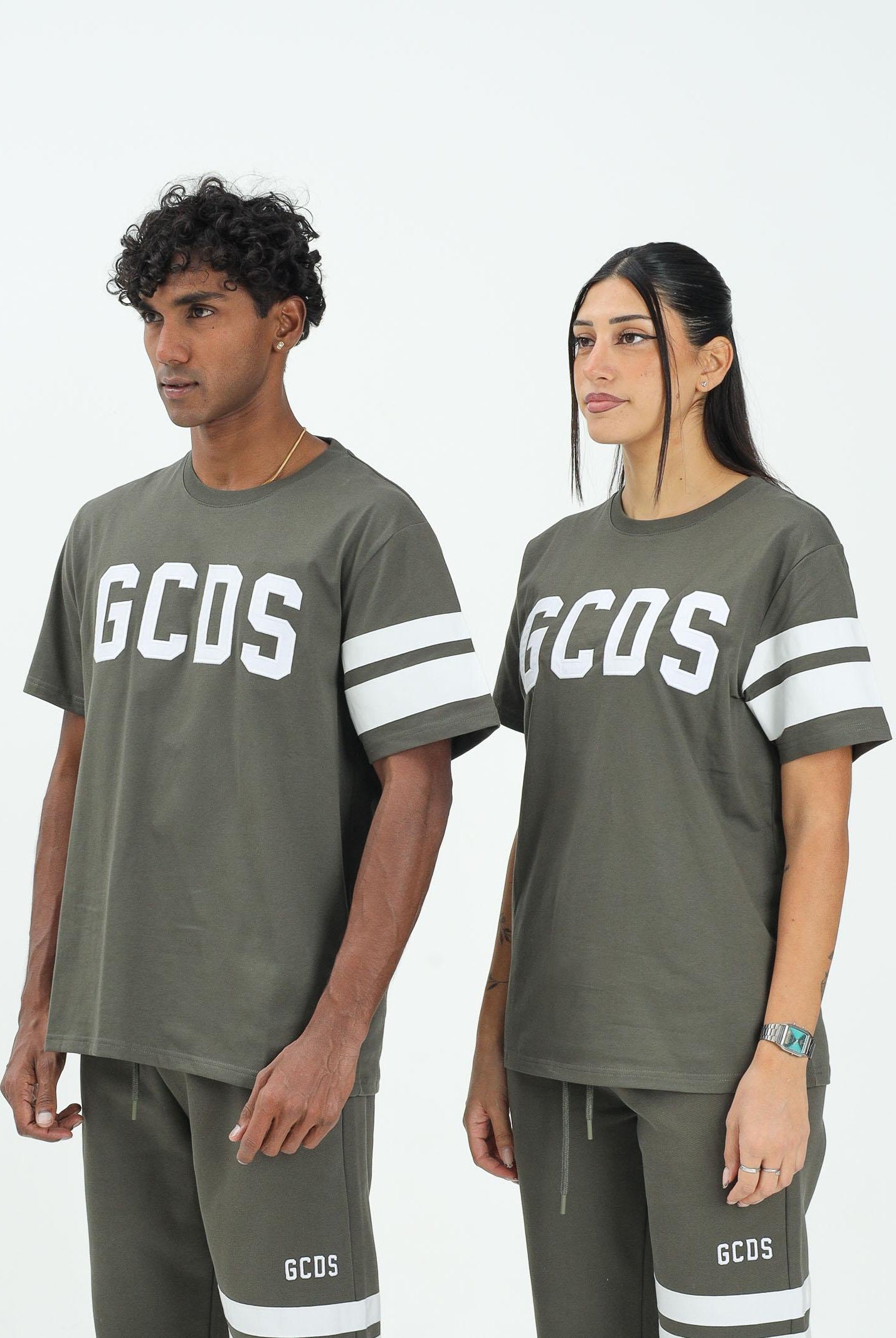GCDS T-shirt a manica corta verde militare per uomo e donna con logo GCDS B1XM2315JI9 88 GCDS