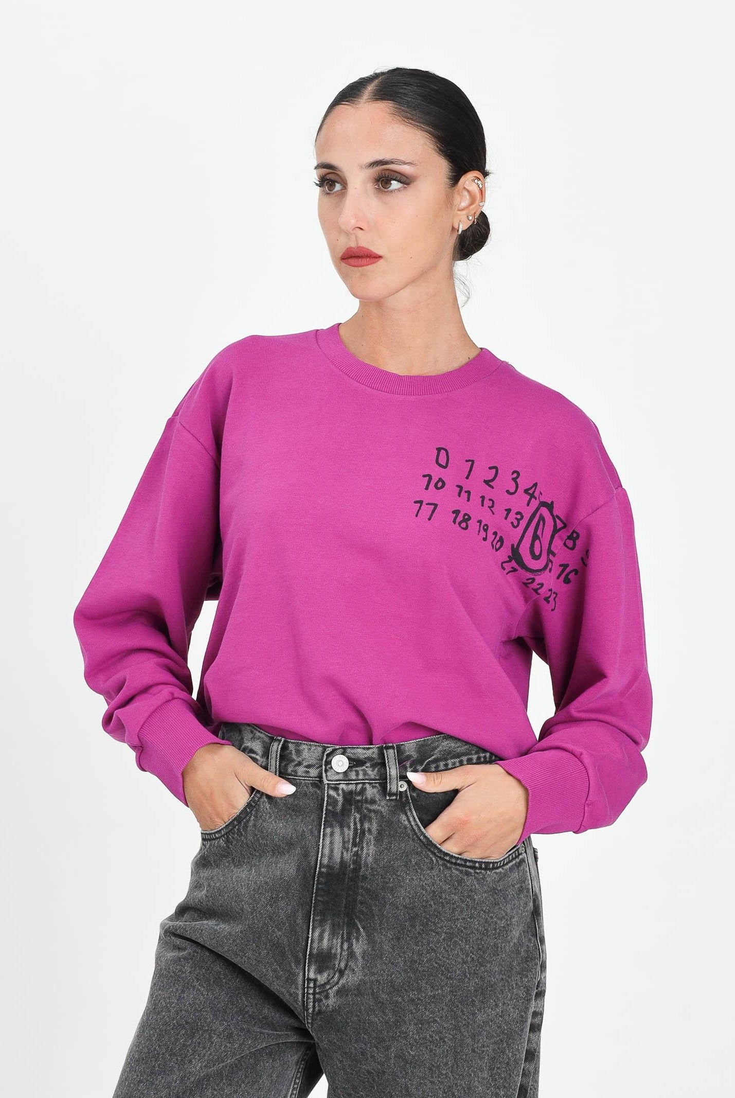 MAISON MARGIELA Felpa girocollo prugna per donna, ragazzi e bambini con il logo Hand Written effetto spennellato M60896MM02X M6602 MAISON MARGIELA