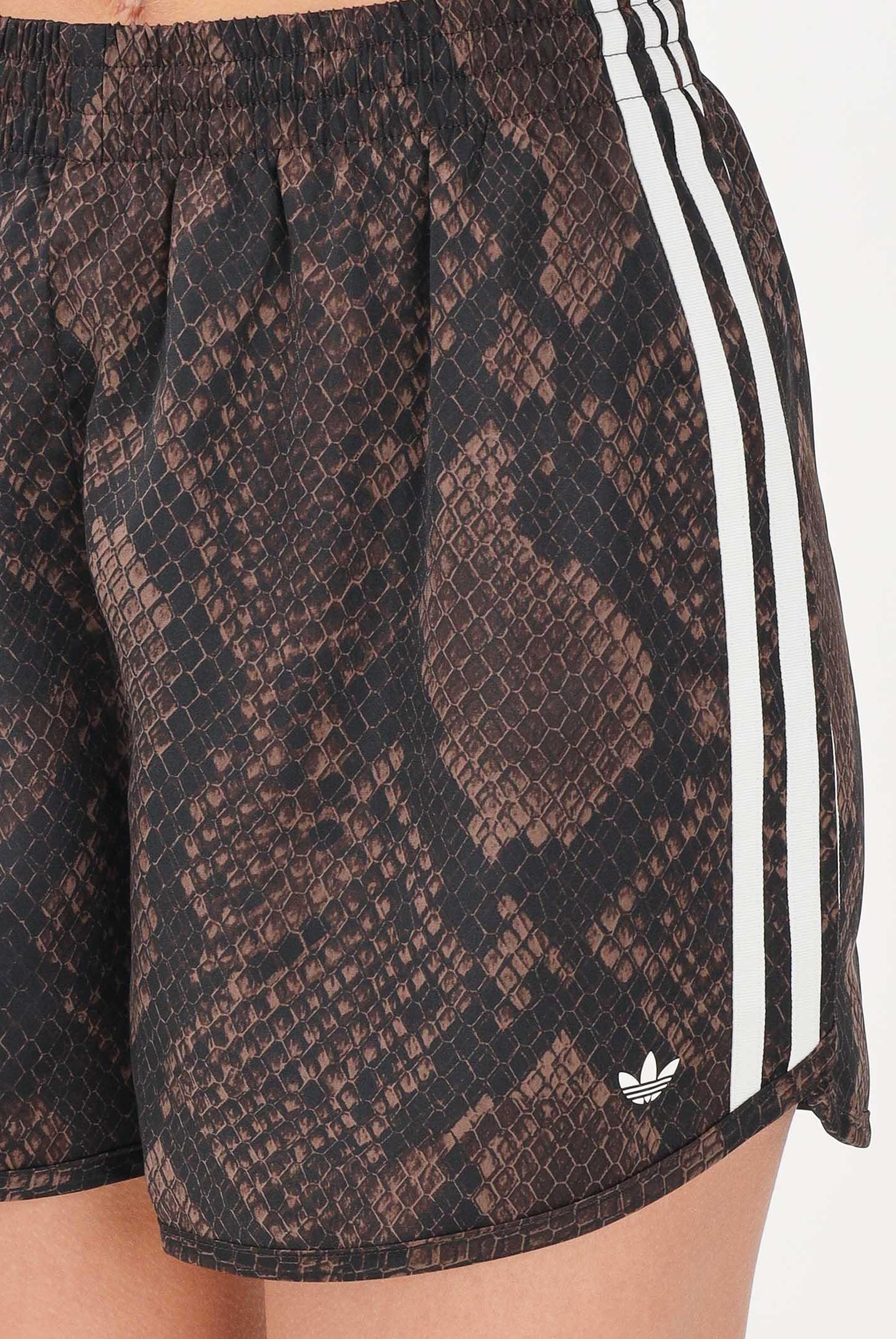 ADIDAS ORIGINALS shorts sportivi SNAKE PRINT SATIN SHORTS pitonato marrone donna. KX1896 . ADIDAS ORIGINALS