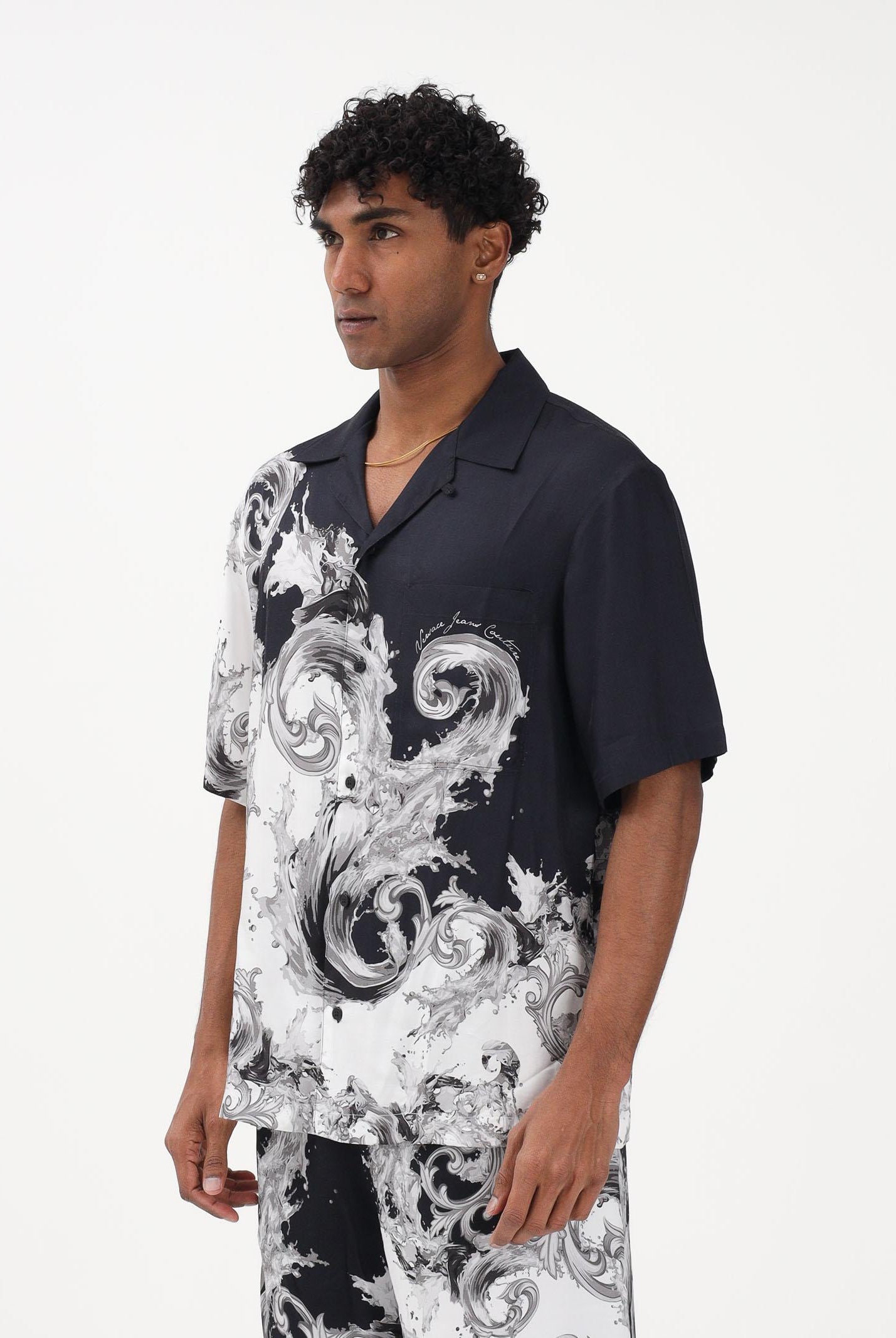 VERSACE JEANS COUTURE Camicia a manica corta nera da uomo con stampa "Wave Couture" 80GAL2BBNS786 V22 VERSACE JEANS COUTURE