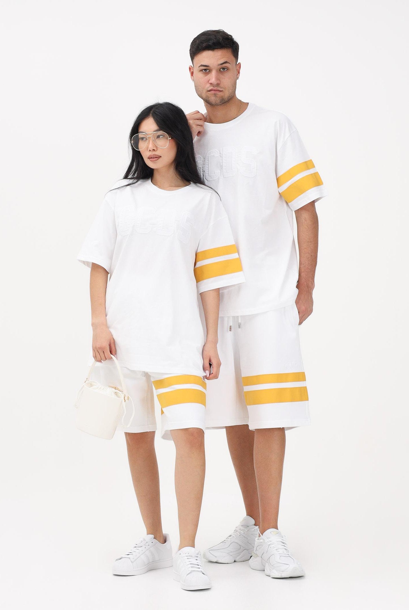 GCDS Shorts sportivo bianco per uomo e donna con dettagli a contrasto Z0MLQL229F004 100Y GCDS