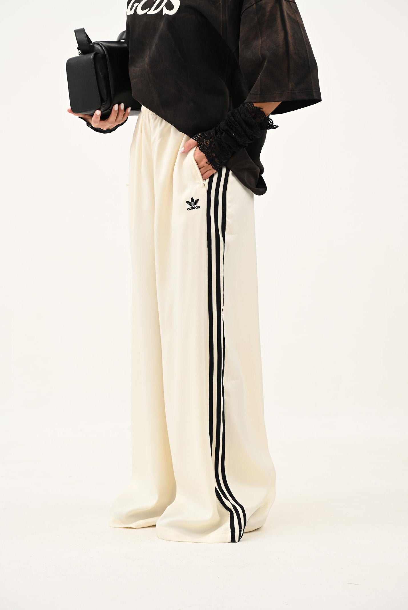 ADIDAS ORIGINALS Pantalone sportivo Adicolor Satin Wide Leg panna da donna KD2542 . ADIDAS ORIGINALS