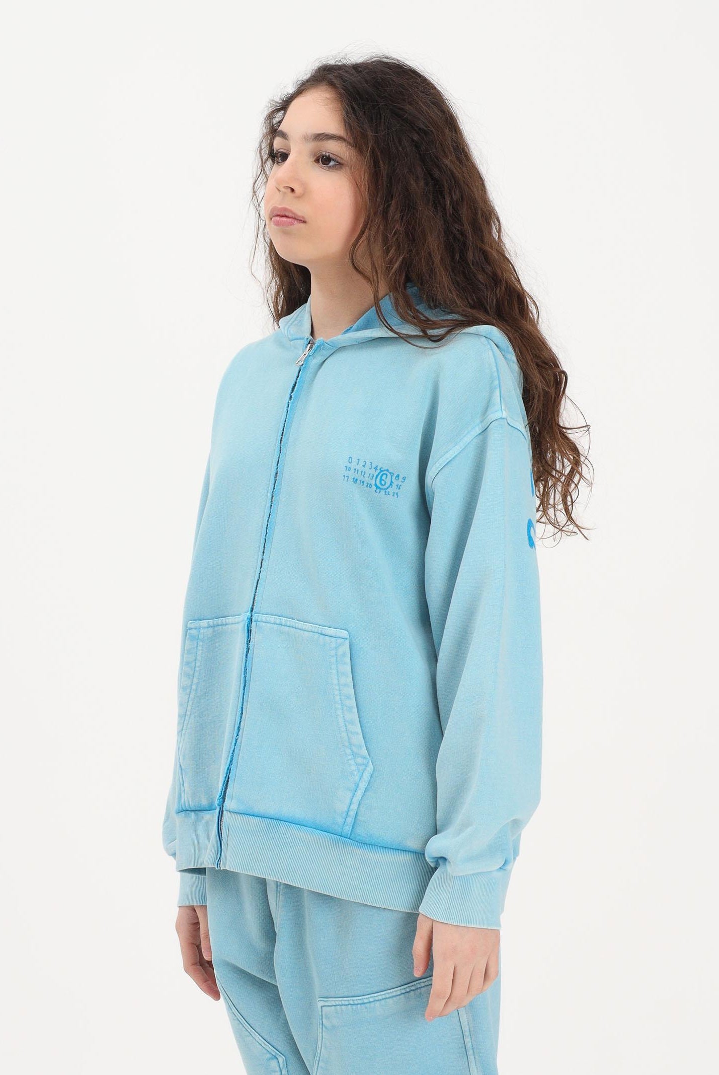 MAISON MARGIELA Felpa con zip azzurra per donna, ragazzi e bambini rifinita da logo M60978MM07L M6809 MAISON MARGIELA