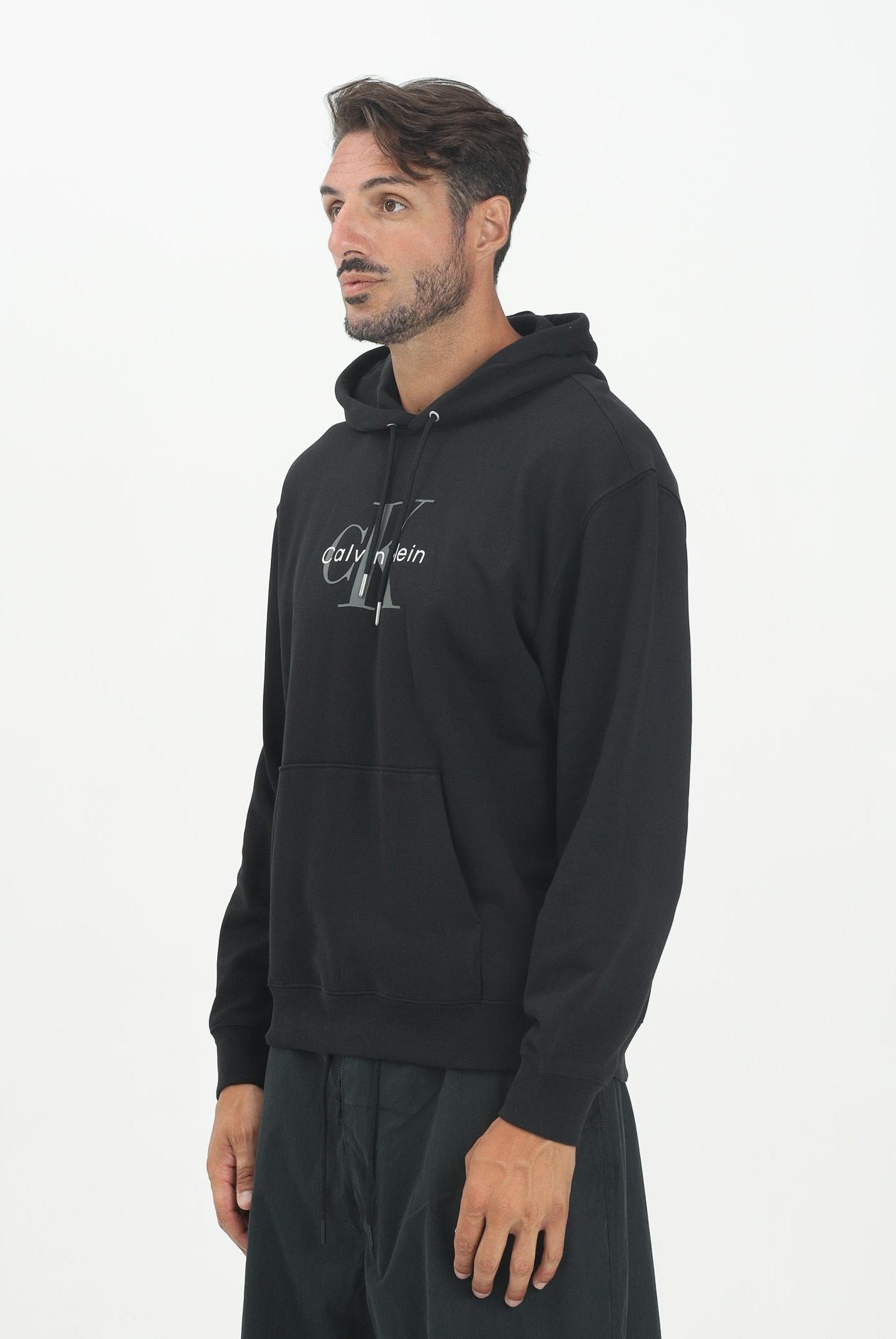CALVIN KLEIN JEANS Felpa con cappuccio nera da uomo caratterizzata da maxi stampa logo LV04RC282GUB1  CALVIN KLEIN JEANS