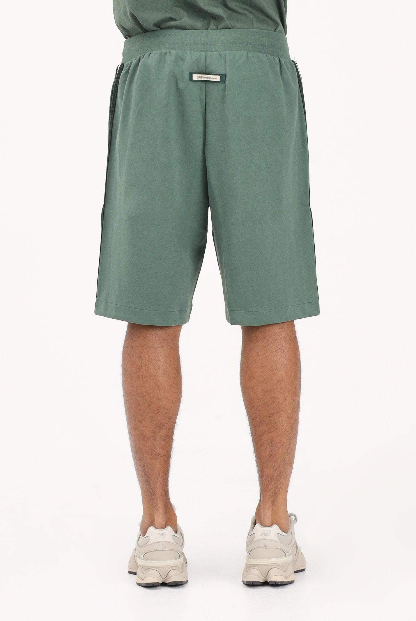 EA7 Shorts sportivo verde salvia da uomo con bande logate laterali 7M001481AF12660 U7260 EA7