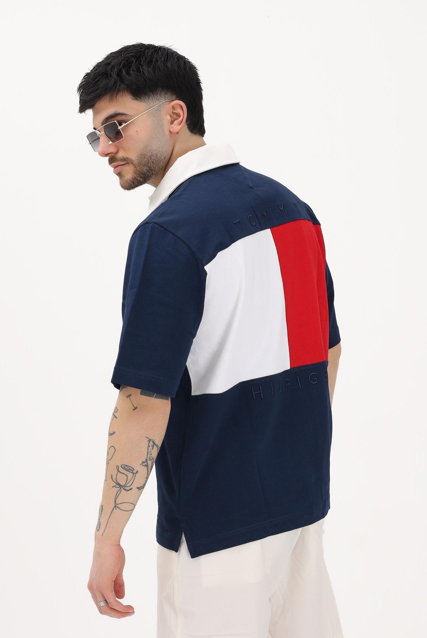 TOMMY HILFIGER Polo a manica corta blu da uomo con logo sul retro e blocchi di colore MW0MW42751 DCC TOMMY HILFIGER