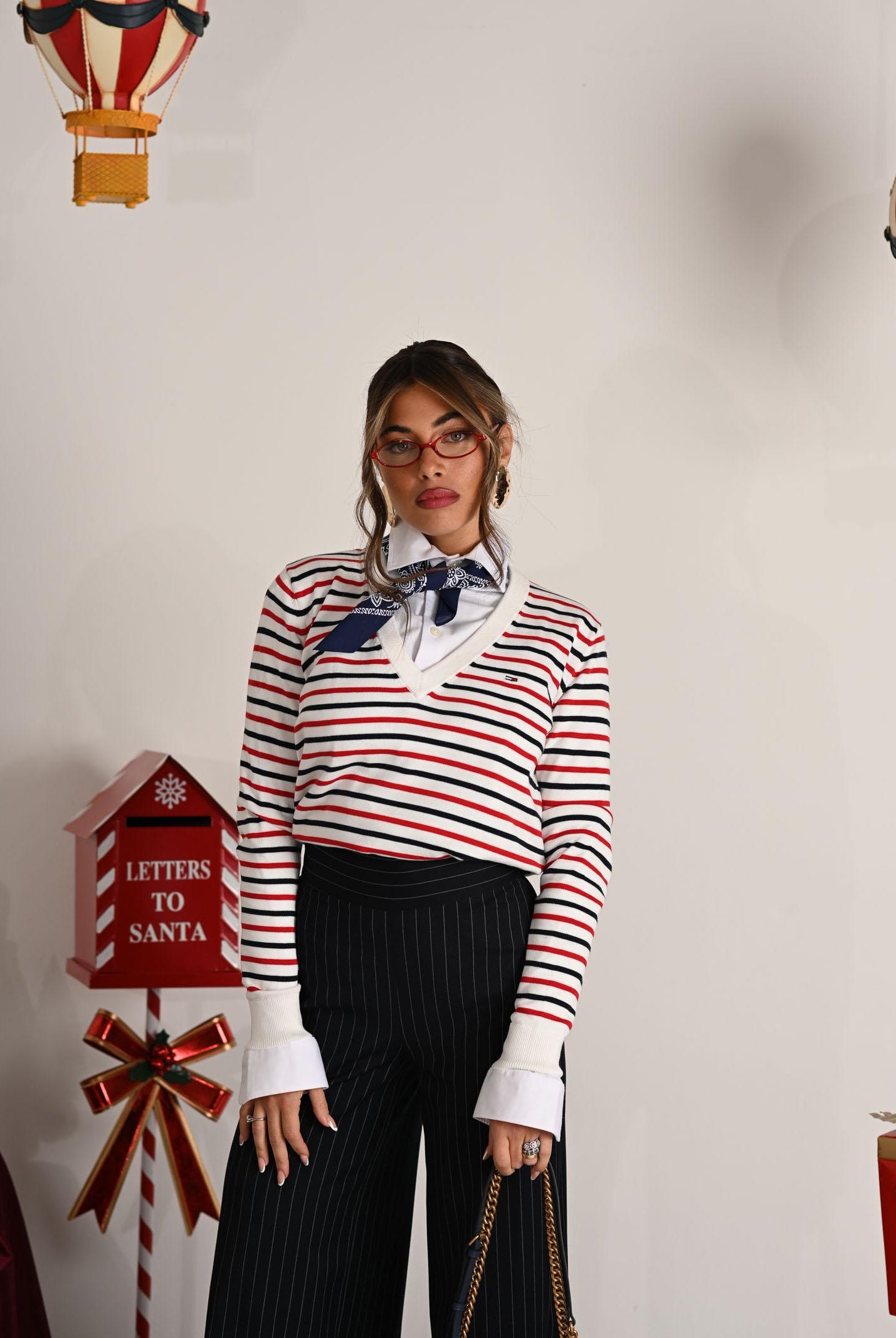 TOMMY JEANS Maglioncino bianco da donna con motivo a righe DW0DW198880FG . TOMMY JEANS