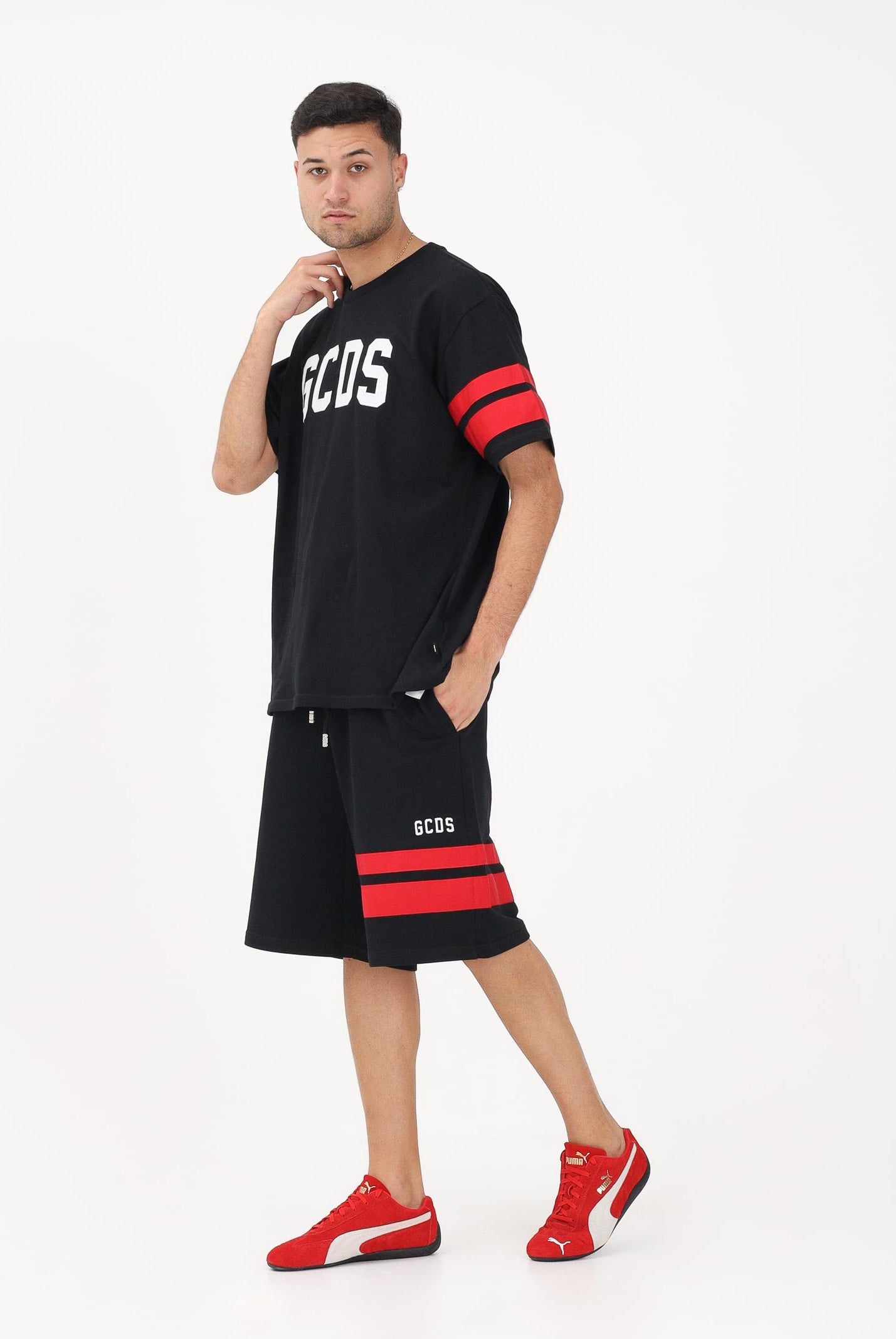 GCDS Shorts sportivo nero per uomo e donna con dettagli a contrasto Z0MLQL229F004 999R GCDS