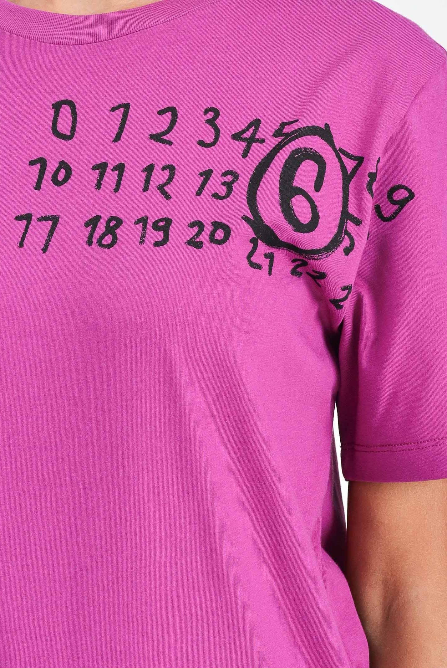 MAISON MARGIELA T-shirt a manica corta color prugna per donna, ragazzi e bambini arricchita da un logo Hand Written M60897MM02Y M6602 MAISON MARGIELA
