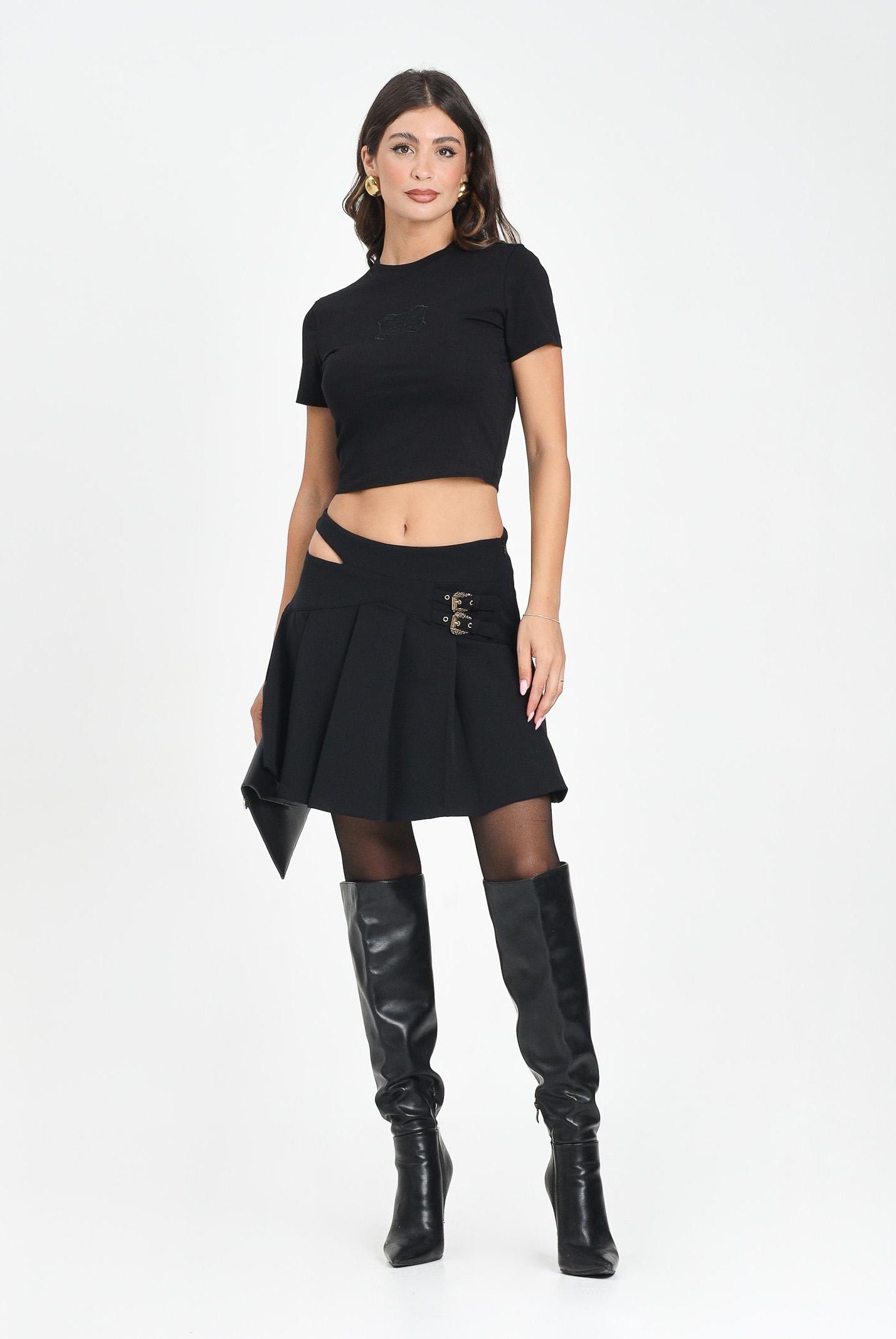 VERSACE JEANS COUTURE Gonna corta nera da donna con fibbie Baroque e dettaglio cut-out 79HAE801N0356 899 VERSACE JEANS COUTURE