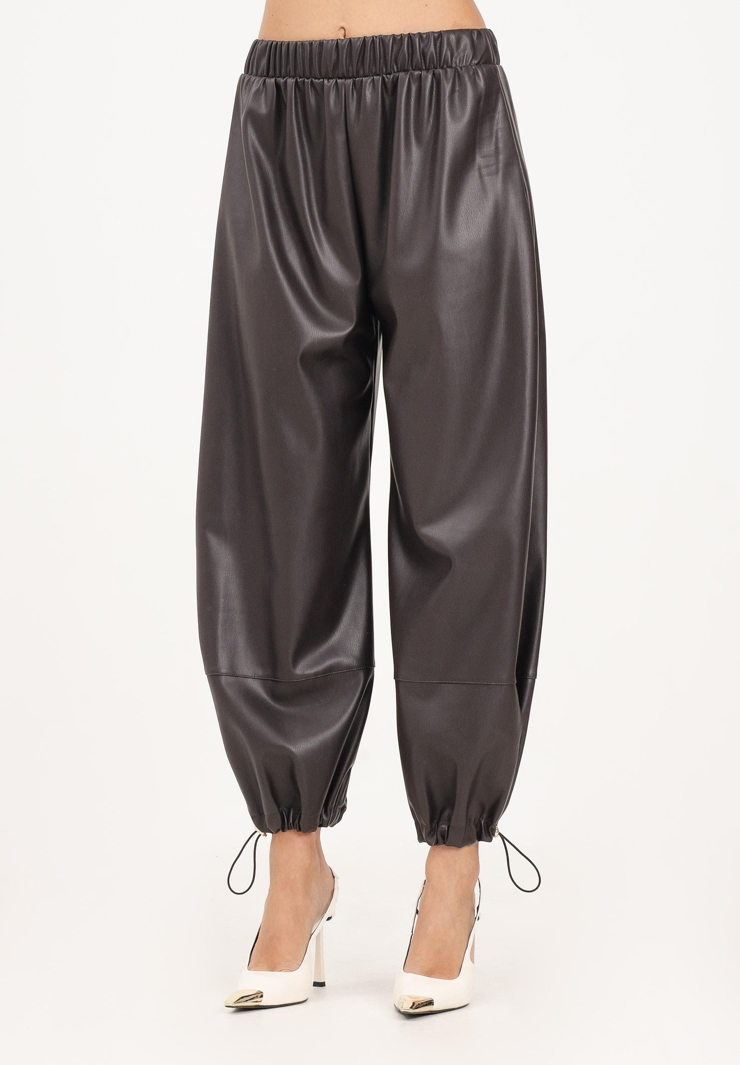 VICOLO Pantalone in ecopelle marrone da donna TF1043 MA VICOLO
