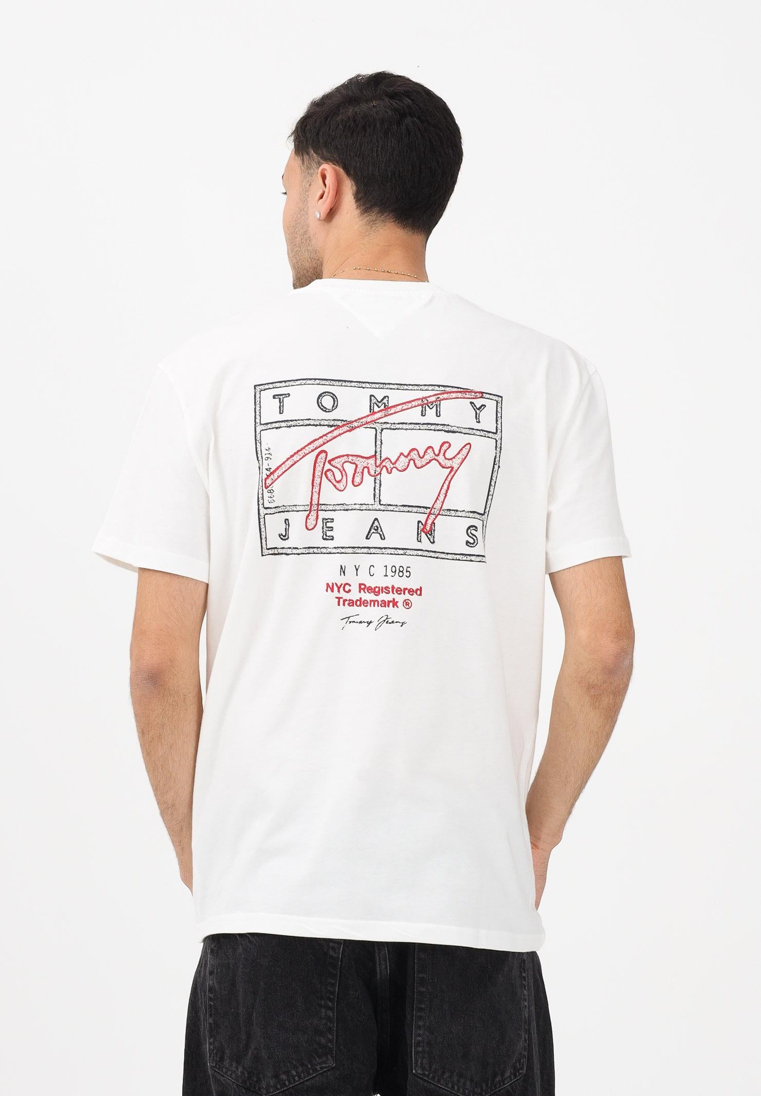 TOMMY JEANS T-shirt a manica corta Signature bianca da uomo DM0DM22319 YBL TOMMY JEANS