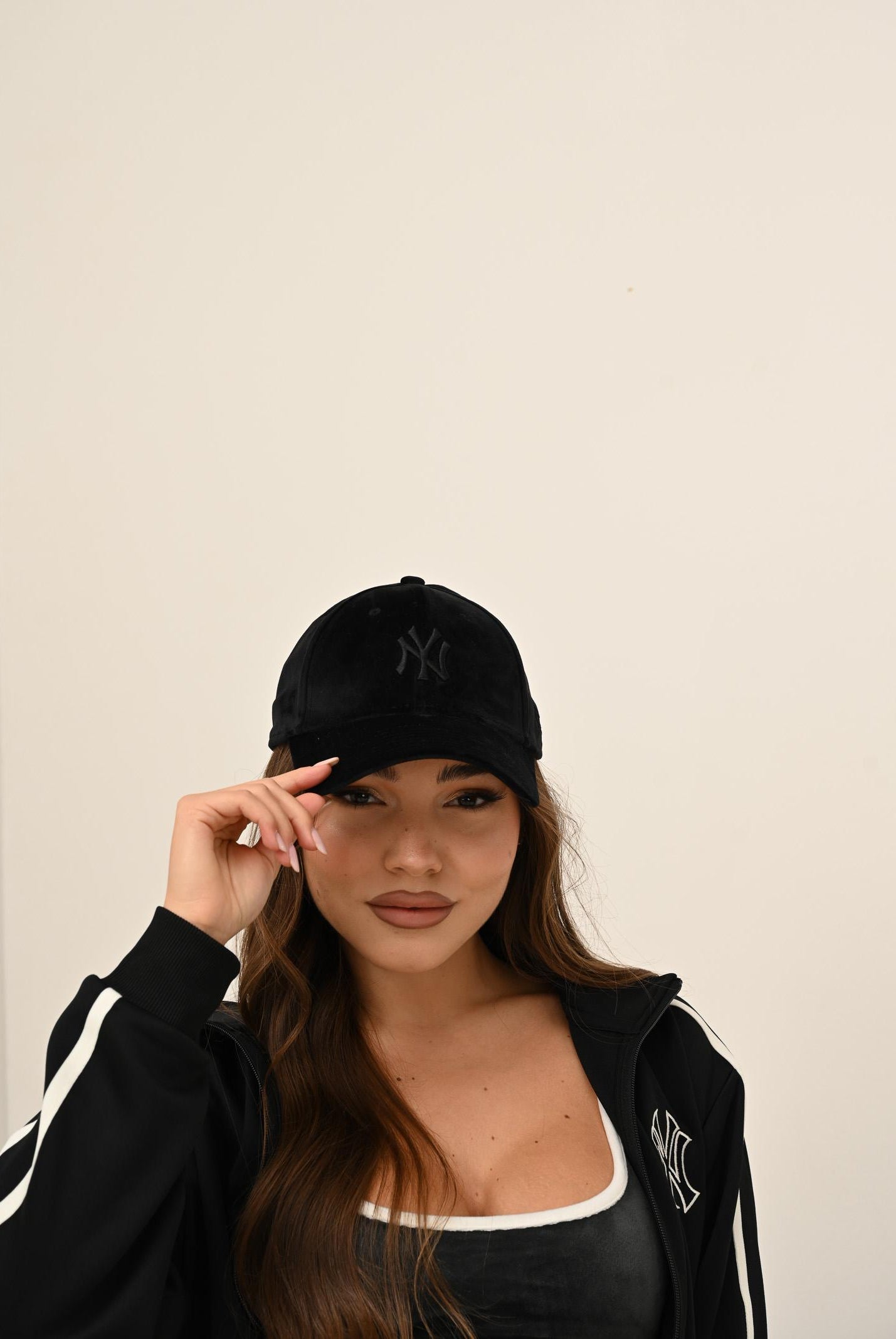 NEW ERA Cappello con visiera 9FORTY New York Yankees MLB in velluto nero per uomo e donna 60758956 . NEW ERA