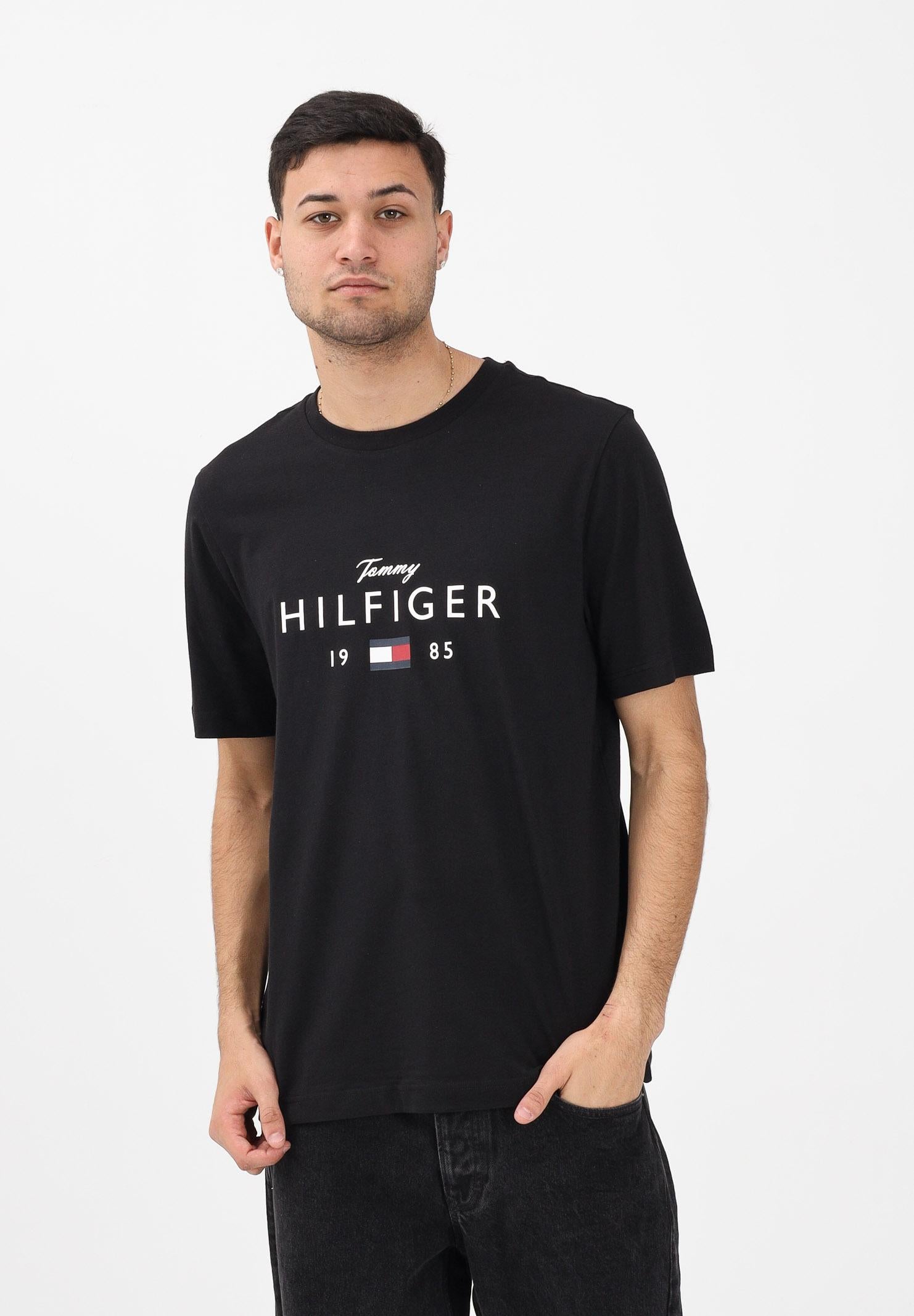 TOMMY HILFIGER T-shirt a manica corta nera da uomo con stampa MW0MW41455 BDS TOMMY HILFIGER