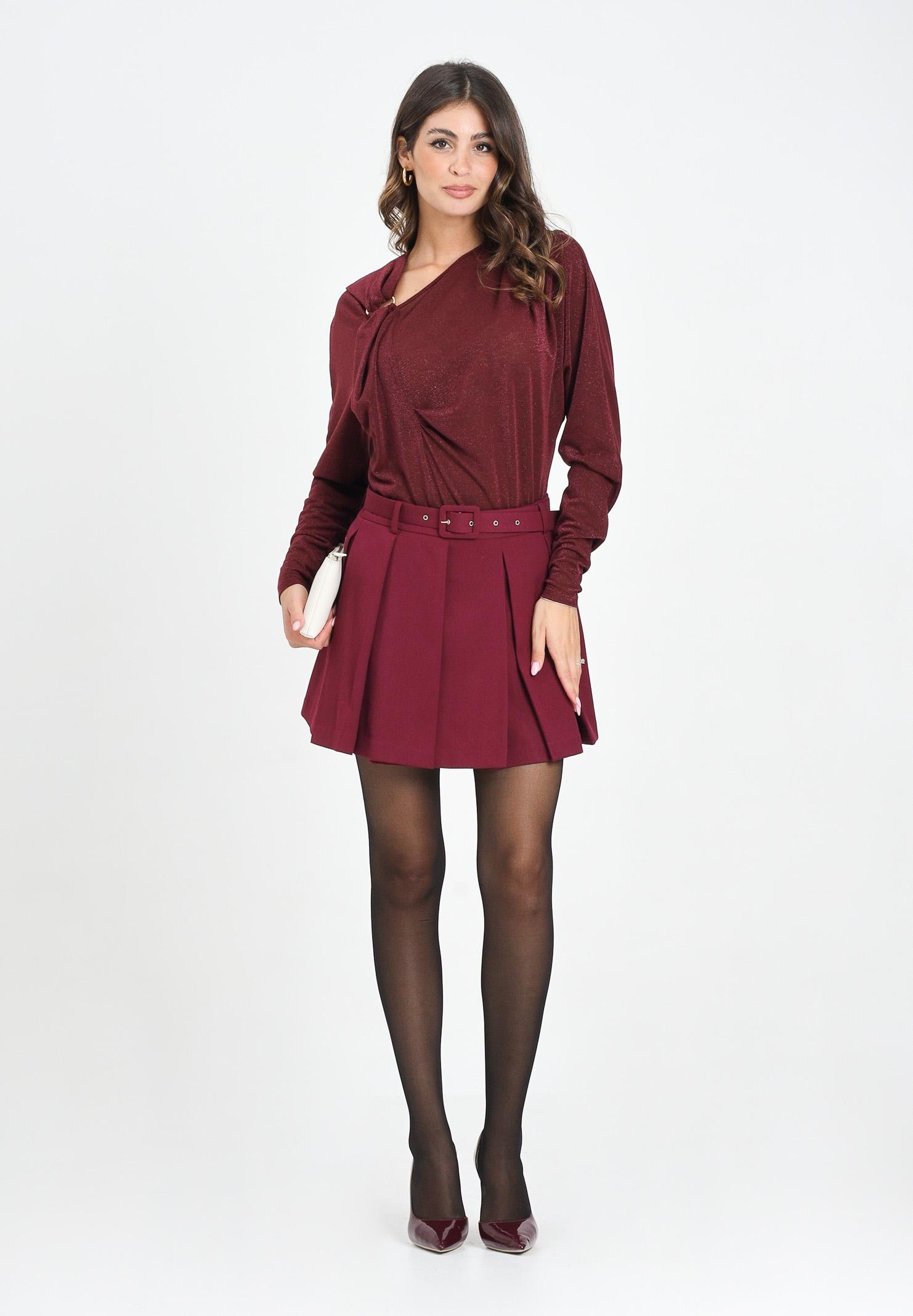 SIMONA CORSELLINI Gonna corta bordeaux da donna con ampie pieghe piatte A25CPGO01301-C00018 V0741 SIMONA CORSELLINI