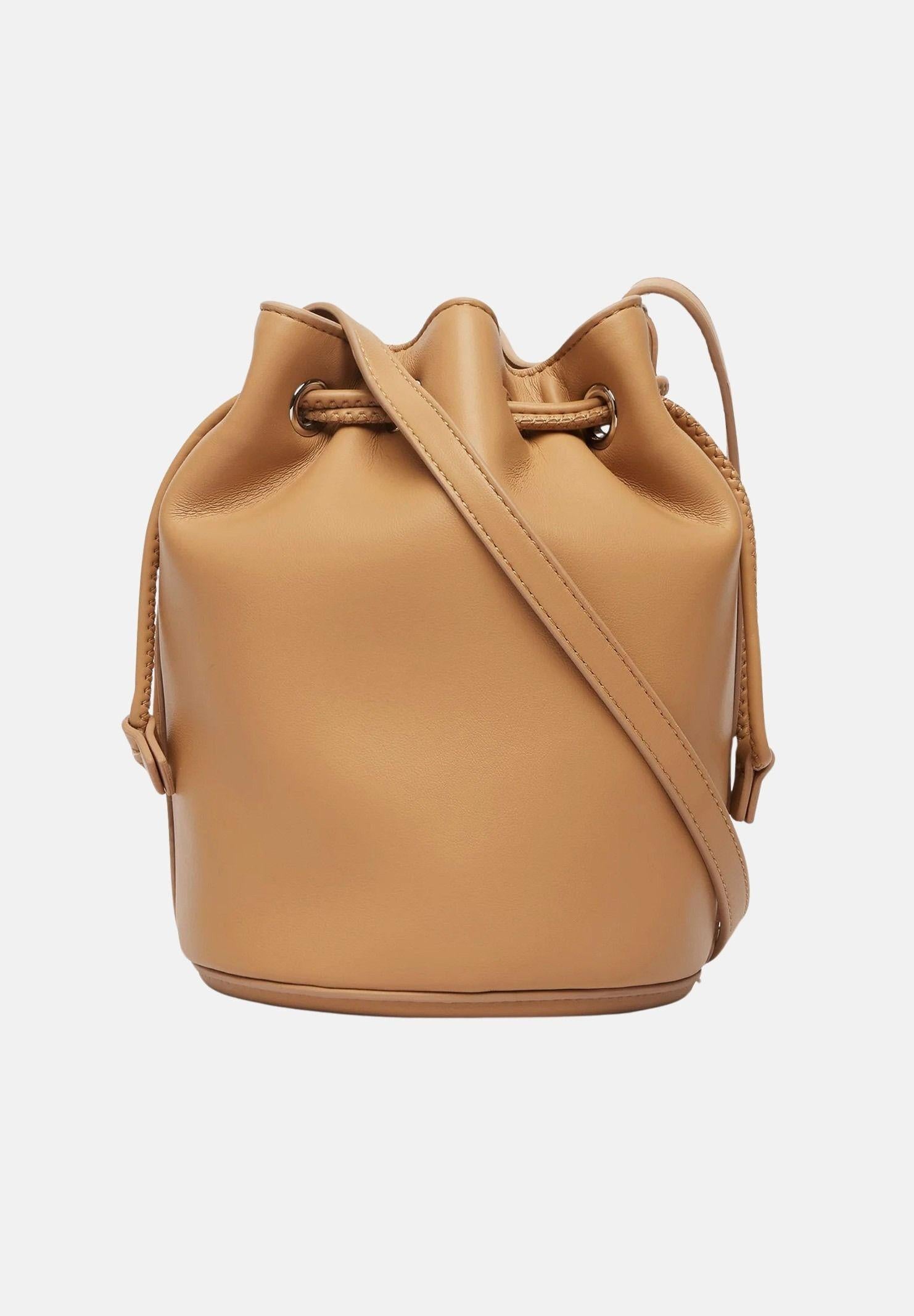 Calvin Klein borsa a secchiello Bold CK Small Bucket Bag colore Tannin, beige cammello da donna LV04F3640G RAJ CALVIN KLEIN