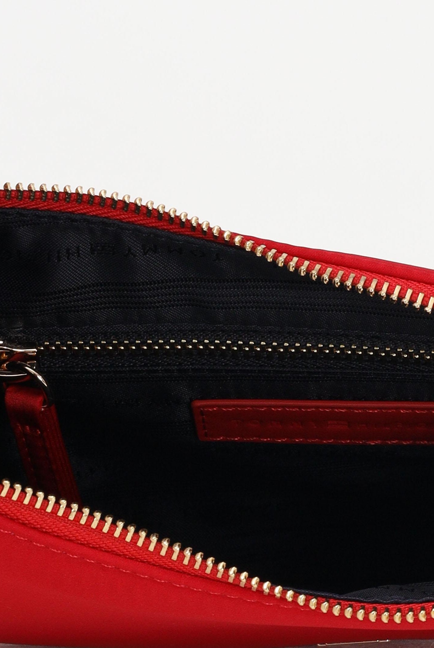 TOMMY HILFIGER Borsa hobo in raso rosso da donna AW0AW18236 XLG TOMMY HILFIGER