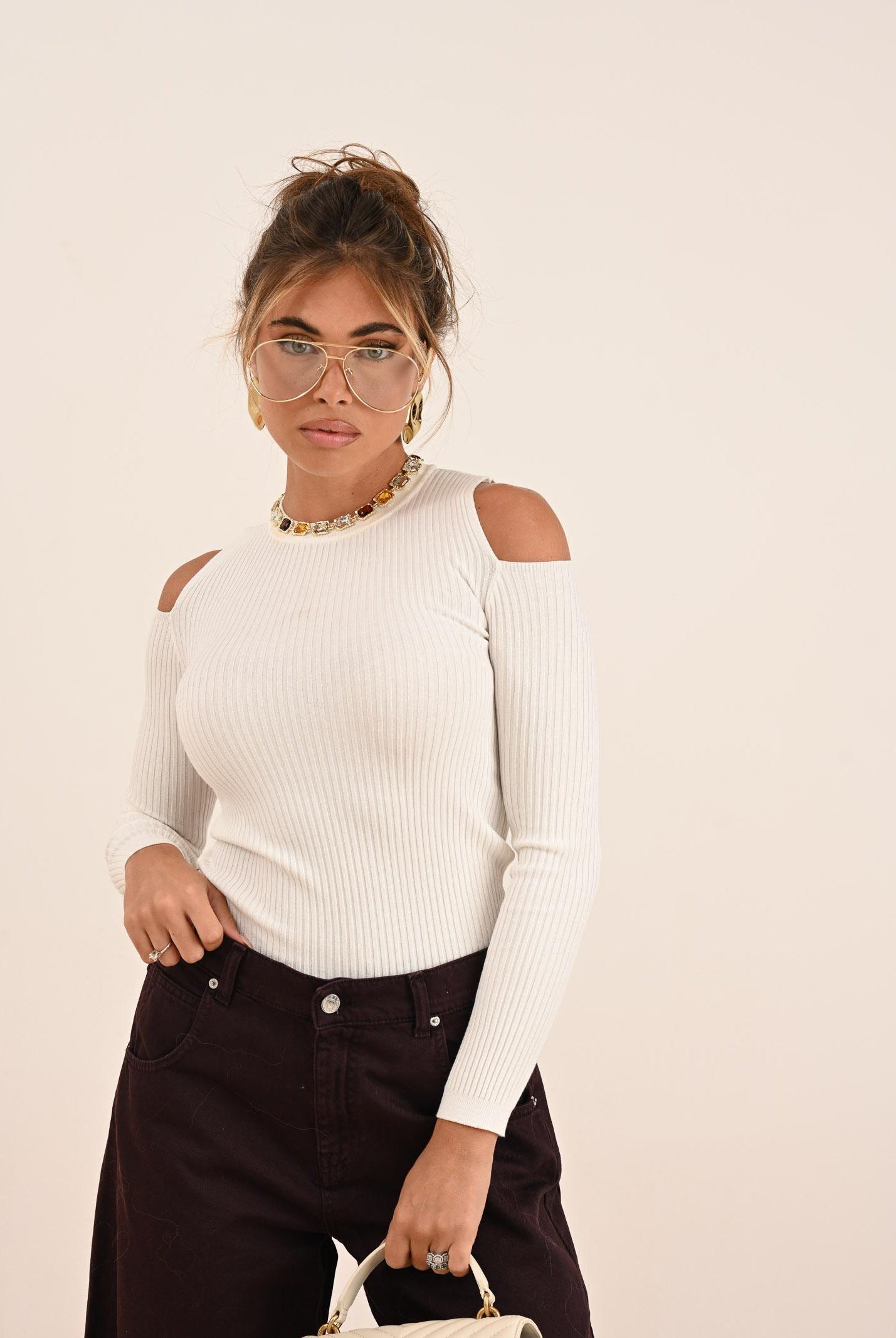 VICOLO Maglia girocollo bianca da donna con spalle scoperte 22185F BI VICOLO