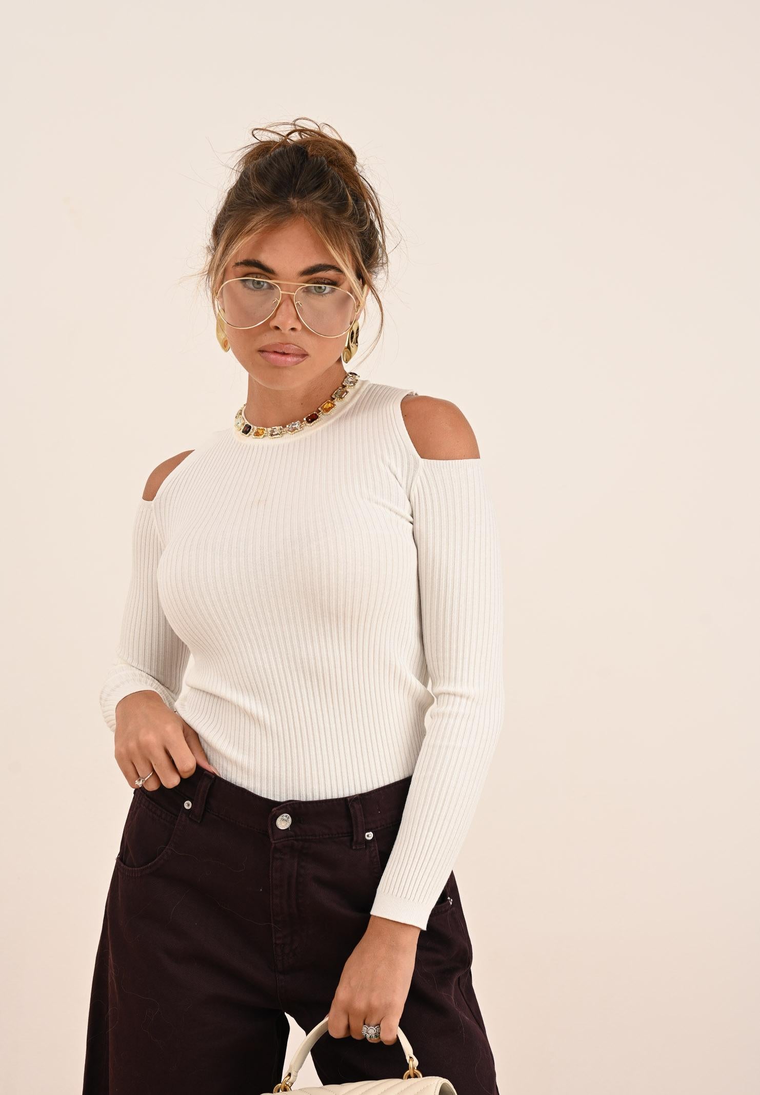 VICOLO Maglia girocollo bianca da donna con spalle scoperte 22185F BI VICOLO