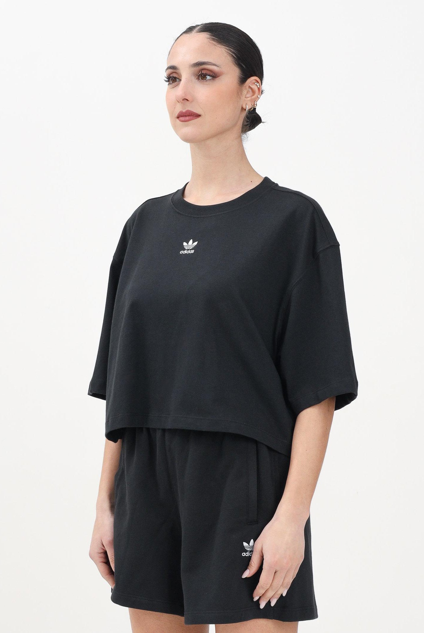 ADIDAS ORIGINALS T-shirt a manica corta Essentials Crop nera da donna IW5706 . ADIDAS ORIGINALS
