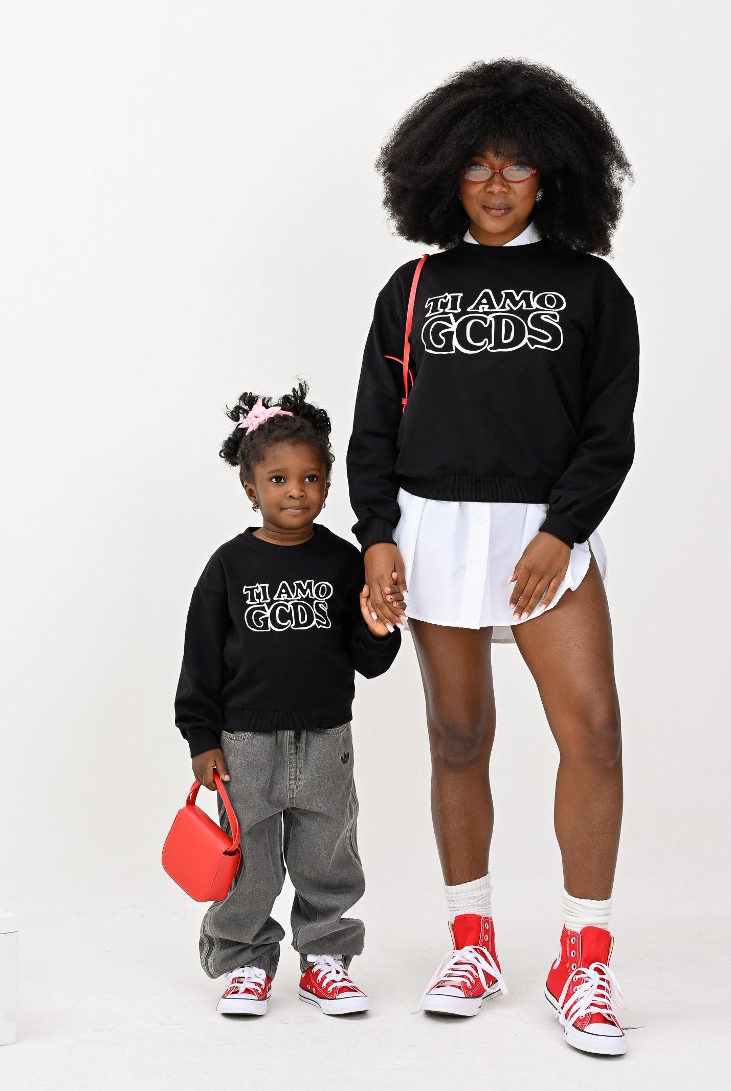 GCDS Felpa girocollo nera da bambina con stampa TI AMO GCDS B2KW1532BA5 99 GCDS