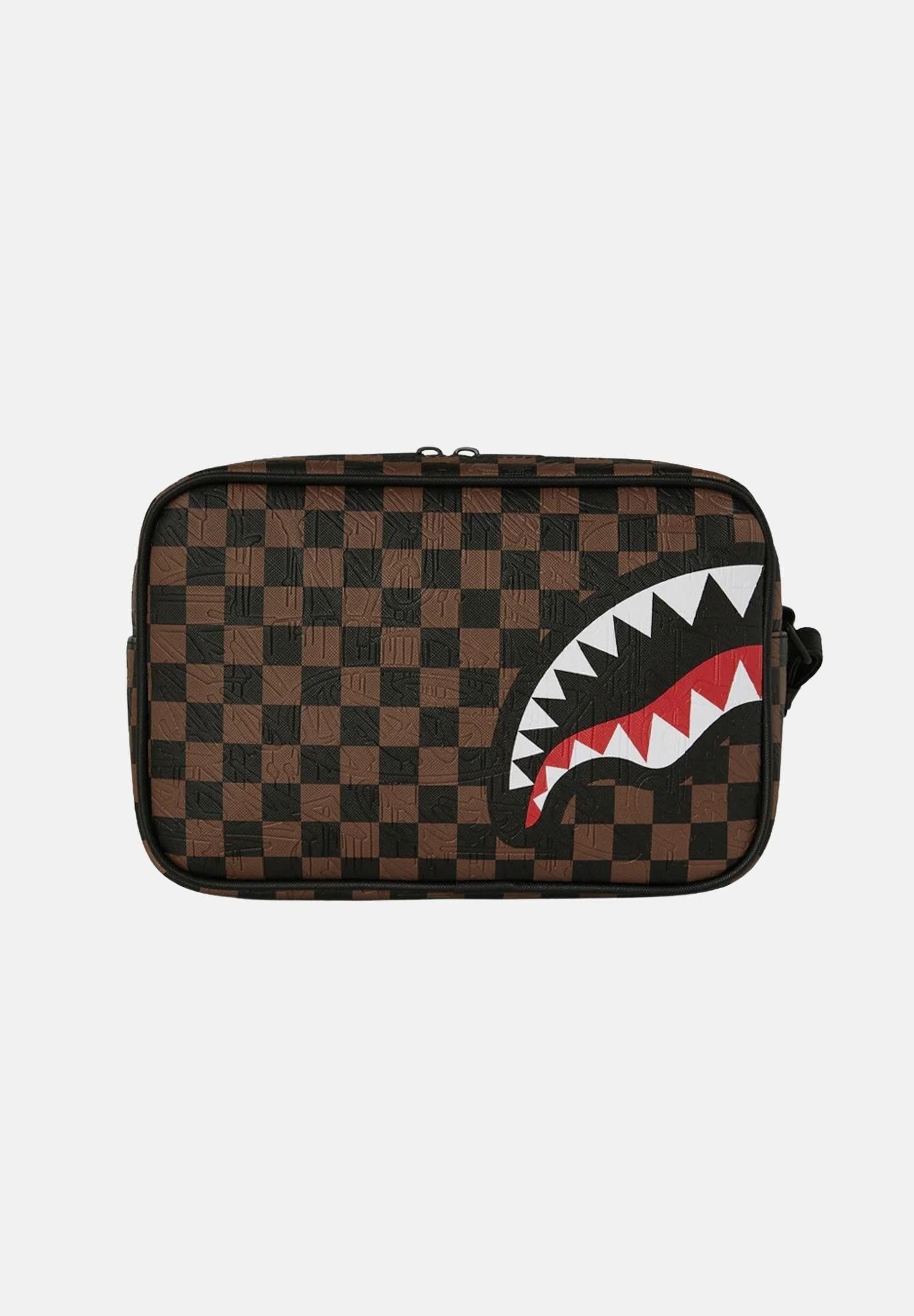 SPRAYGROUND Pochette CHECK 2 EMBOSS TOILETRY BAG marrone per uomo e donna 910B8238NSZ . SPRAYGROUND