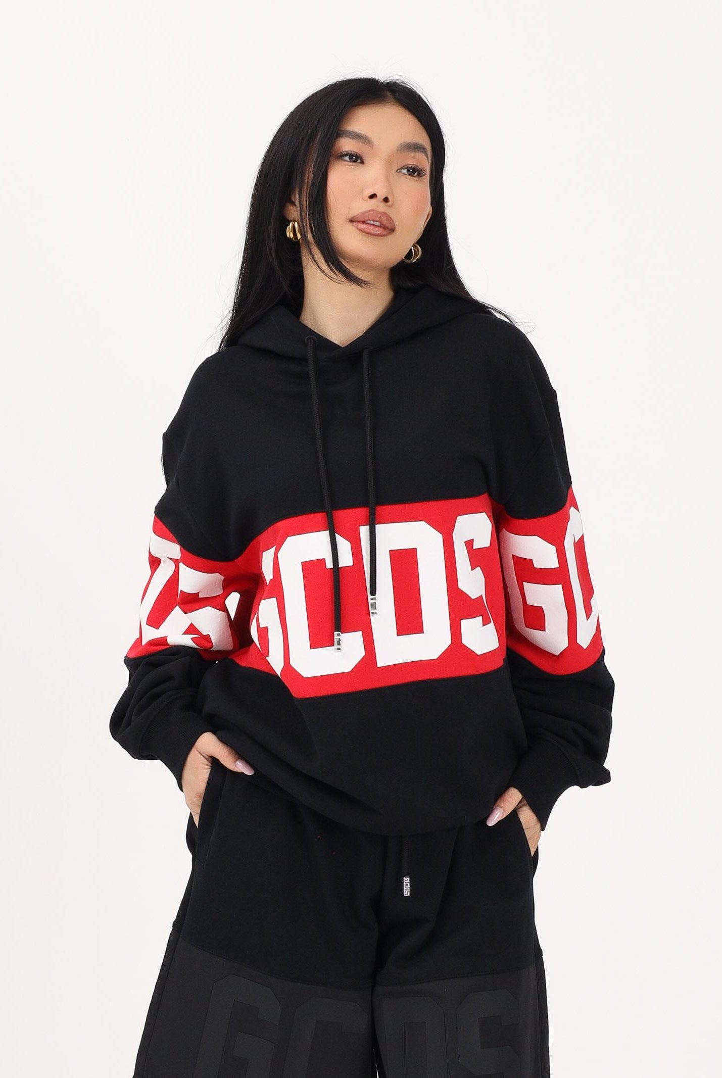 GCDS Felpa con cappuccio nera per uomo e donna caratterizzata da banda a contrasto e logo Z0MLQE138F004 999R GCDS