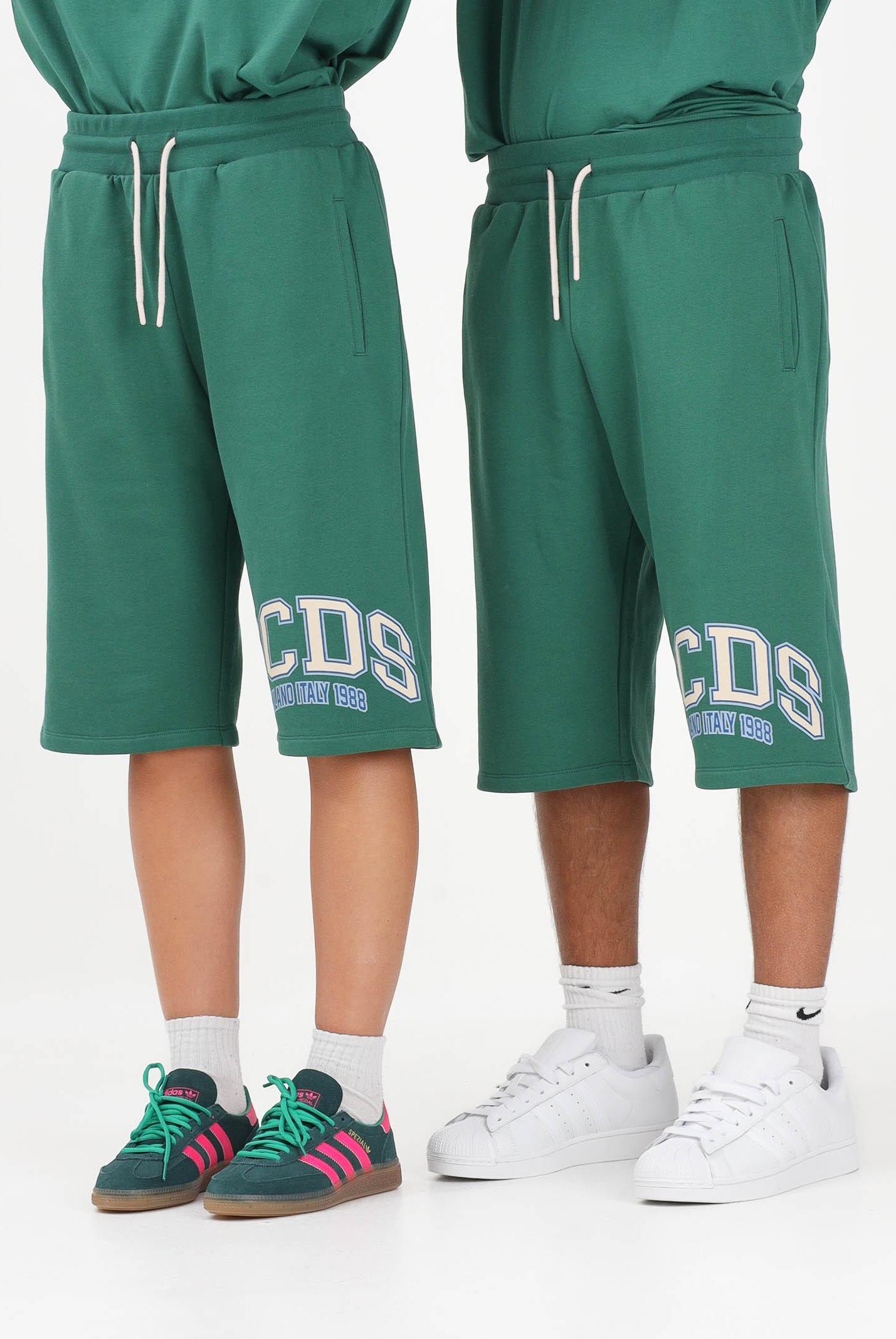 GCDS Shorts sportivo verde per uomo e donna con stampa logo C1MEQL216F004 883A GCDS