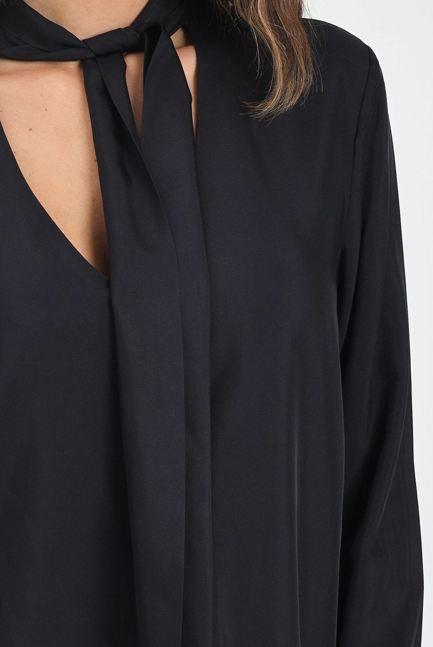 ARMANI EXCHANGE Blusa nera da donna con cravattino XW000732AF16122 UC001 ARMANI EXCHANGE