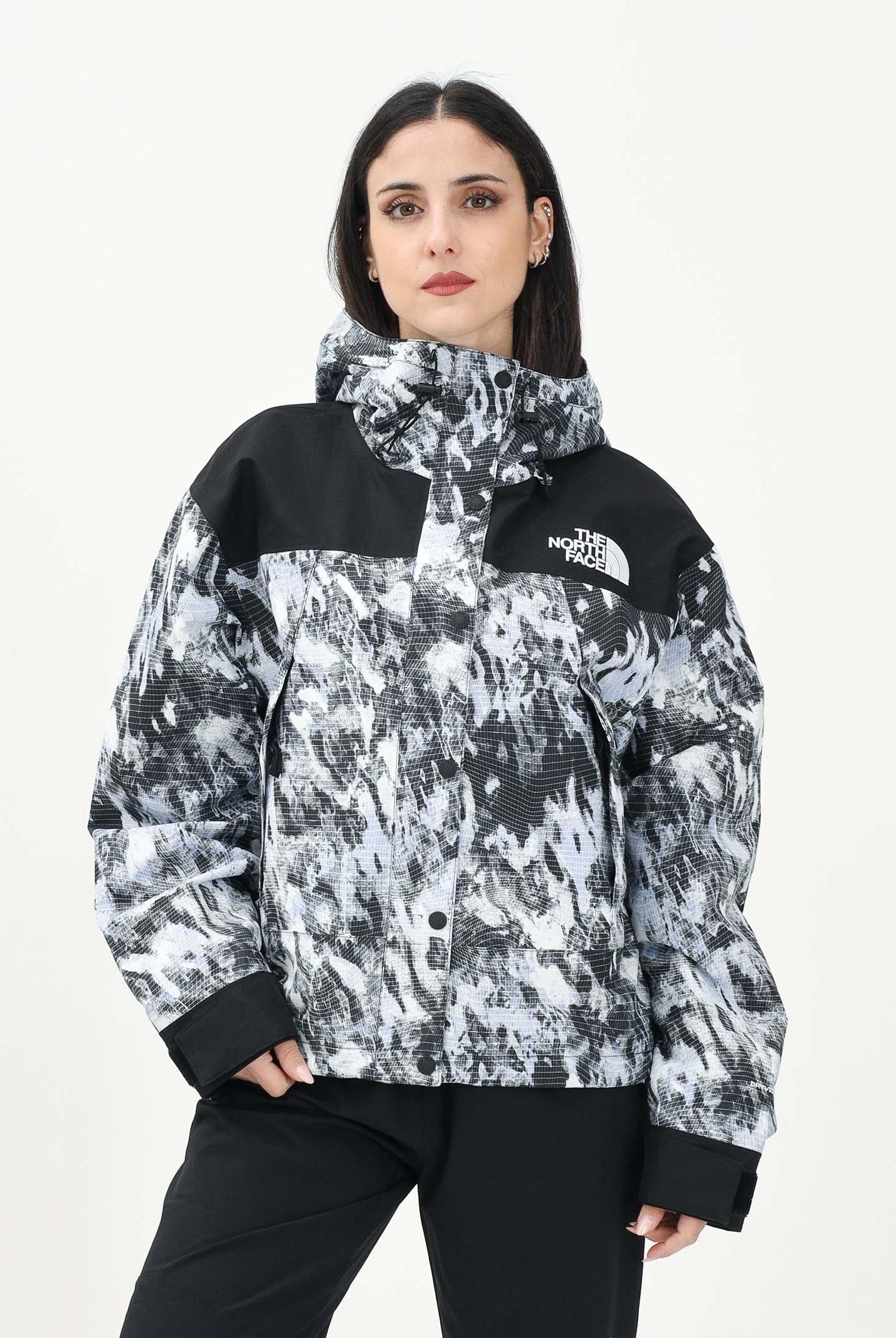 THE NORTH FACE Giacca a vento DryVent™ Mono Mountain con fantasia blu e nera da donna NF0A88YX8T01 . THE NORTH FACE