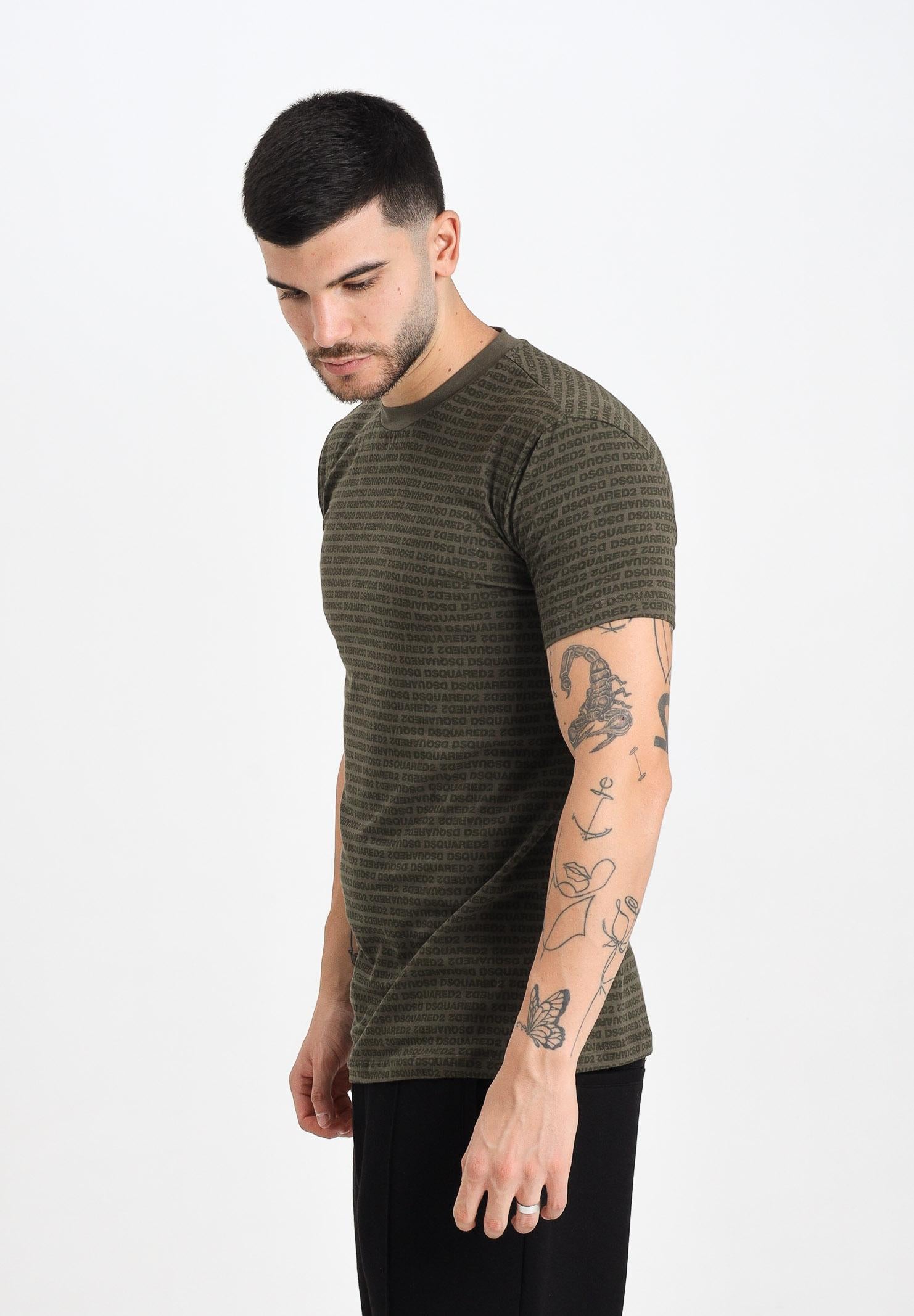 DSQUARED2 T-shirt a manica corta verde militare da uomo caratterizzata da una stampa all-over D9H136050T 302 DSQUARED2