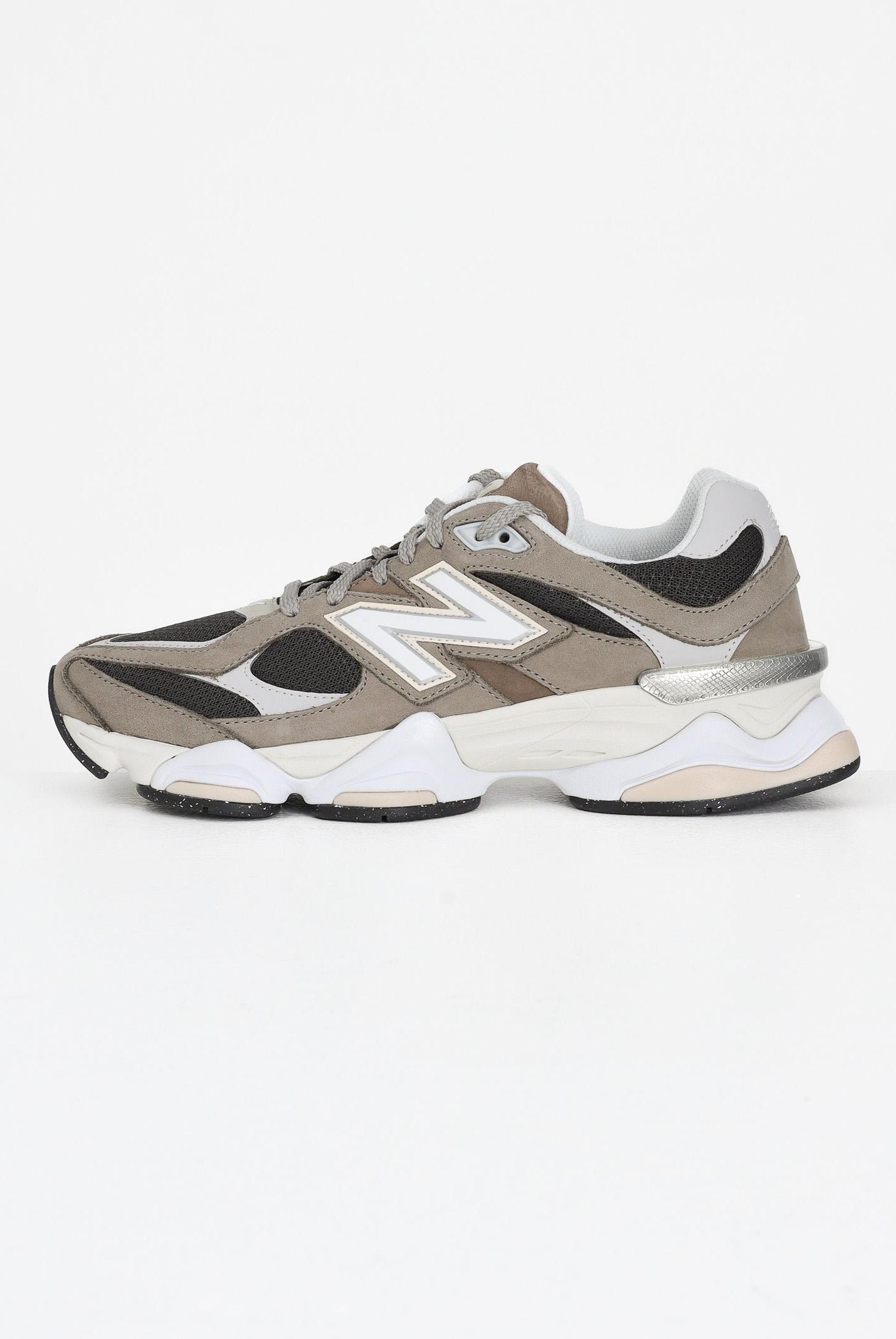 NEW BALANCE Sneakers 9060 tortora da uomo U9060CTA . NEW BALANCE