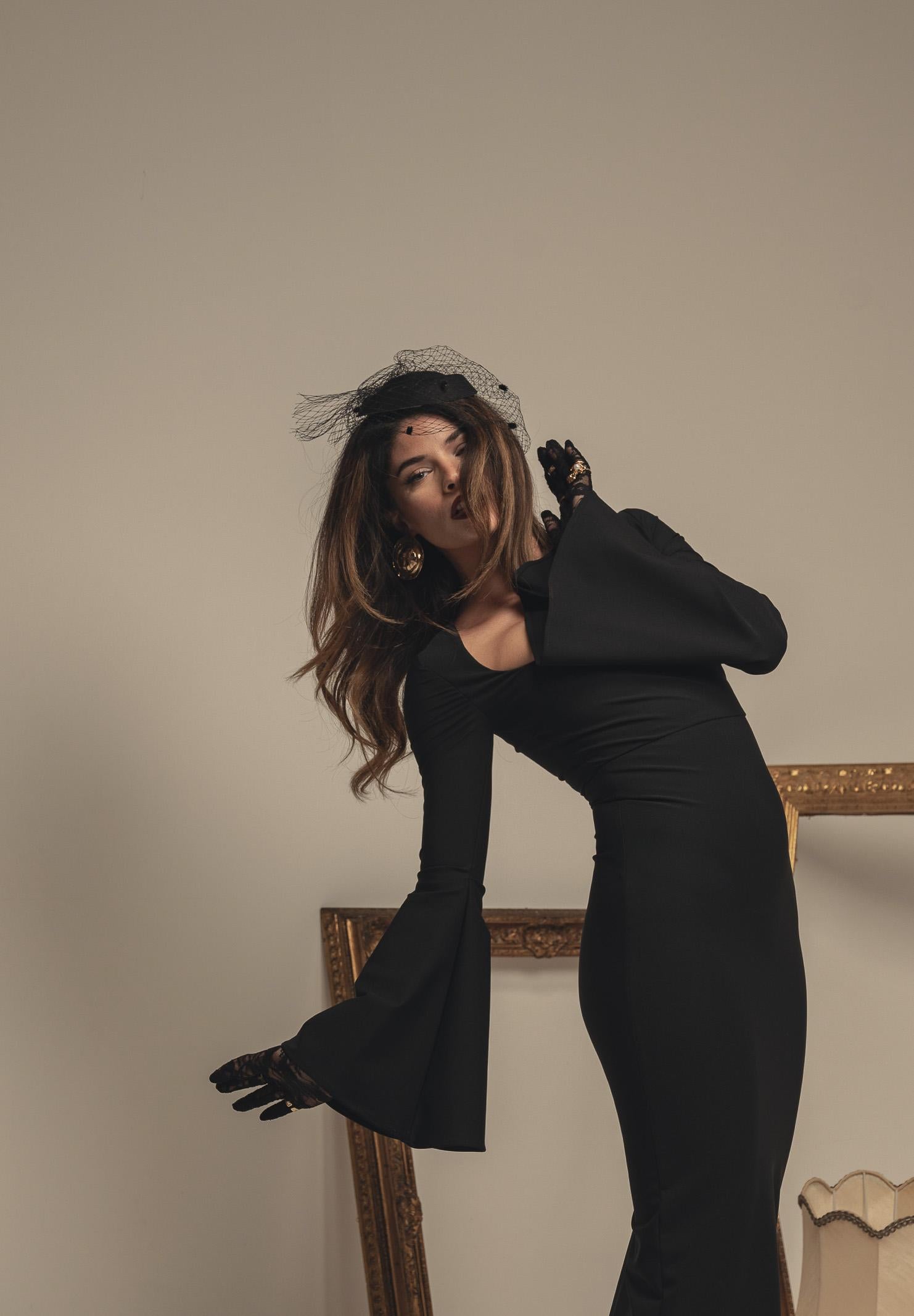 SANTAS Abito lungo LUMIÈRE nero da donna con manica svasata PV2601 NE SANTAS