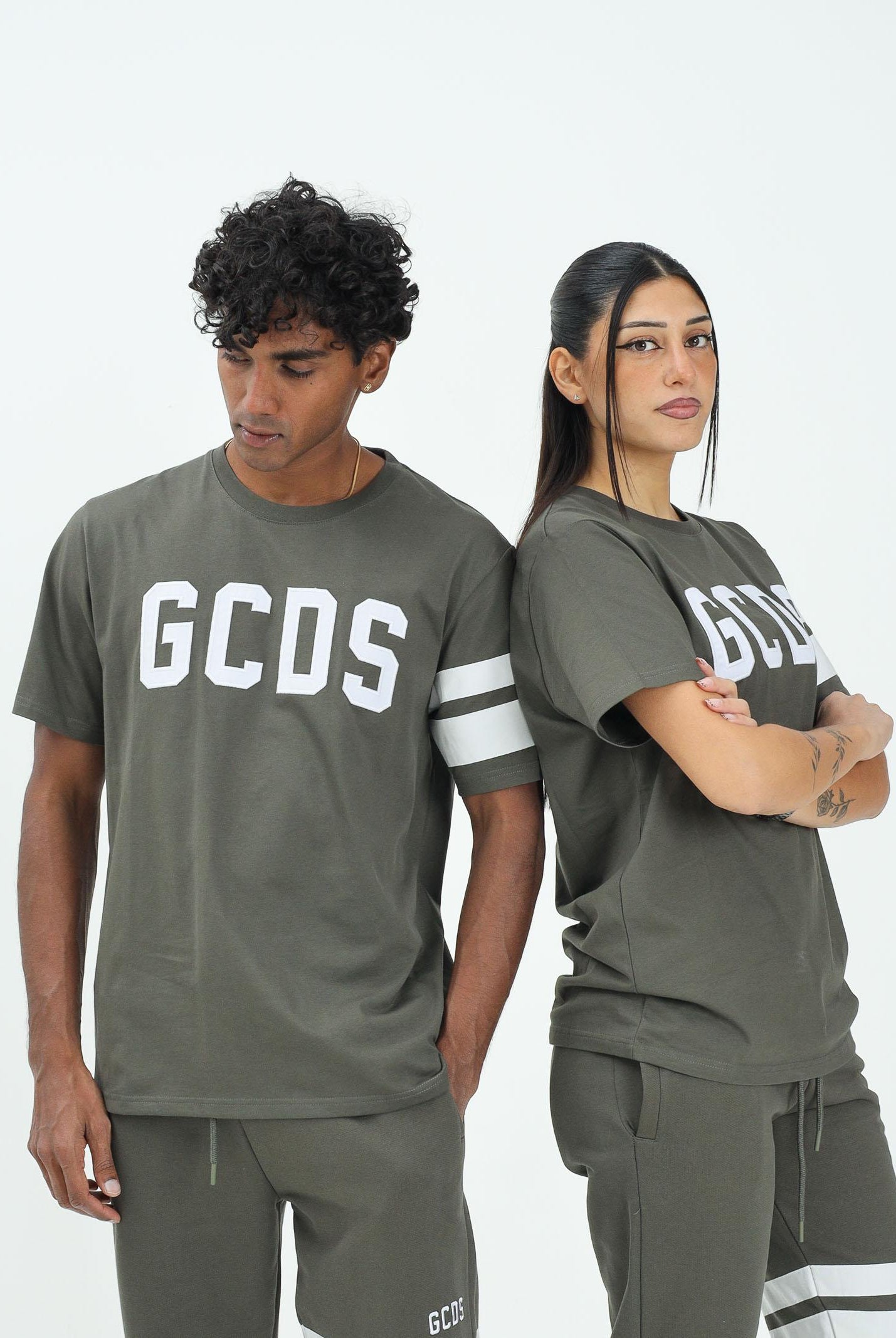 GCDS T-shirt a manica corta verde militare per uomo e donna con logo GCDS B1XM2315JI9 88 GCDS