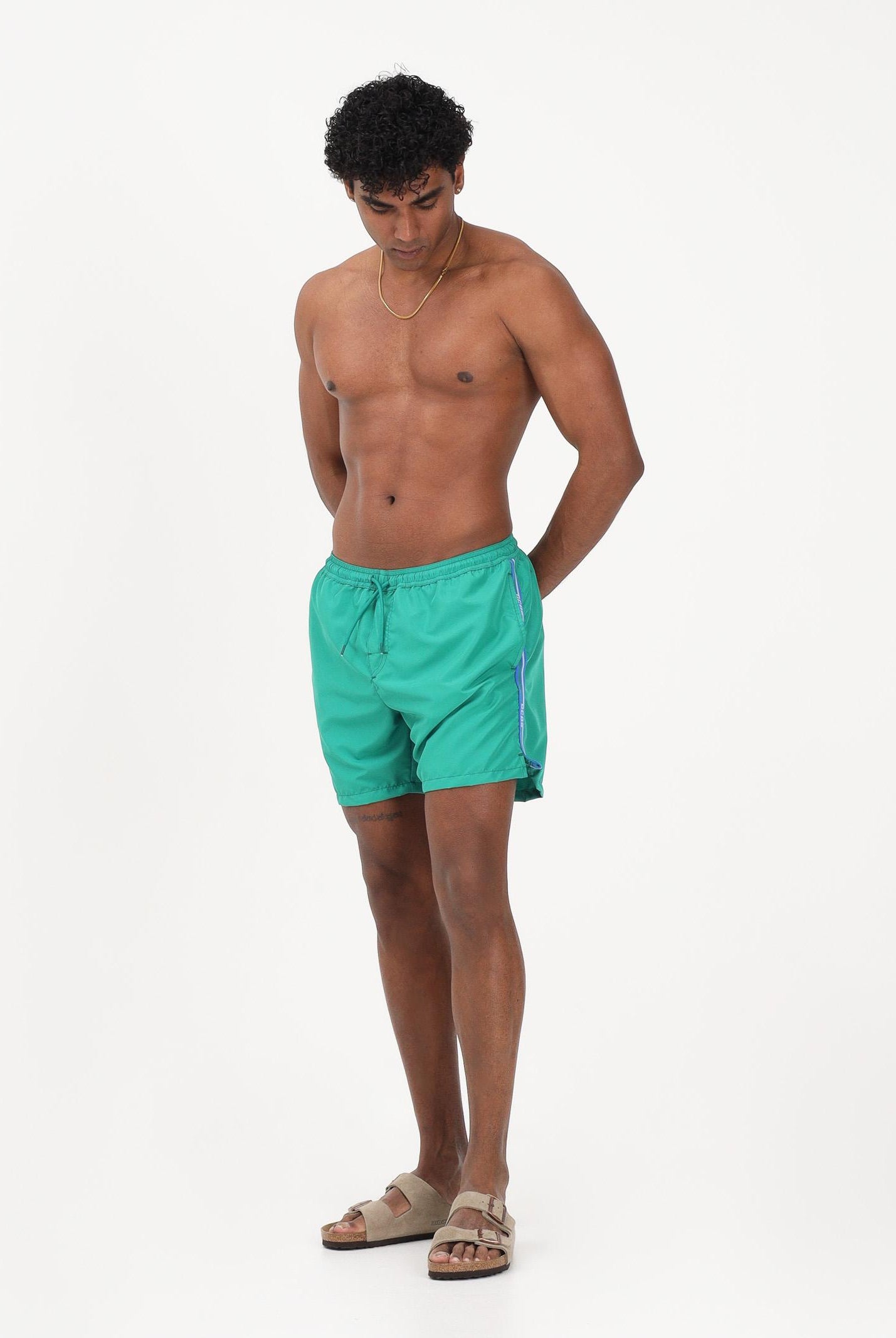 GCDS Shorts mare verde da uomo con bande logate a contrasto C1MEQS244T016 883E GCDS