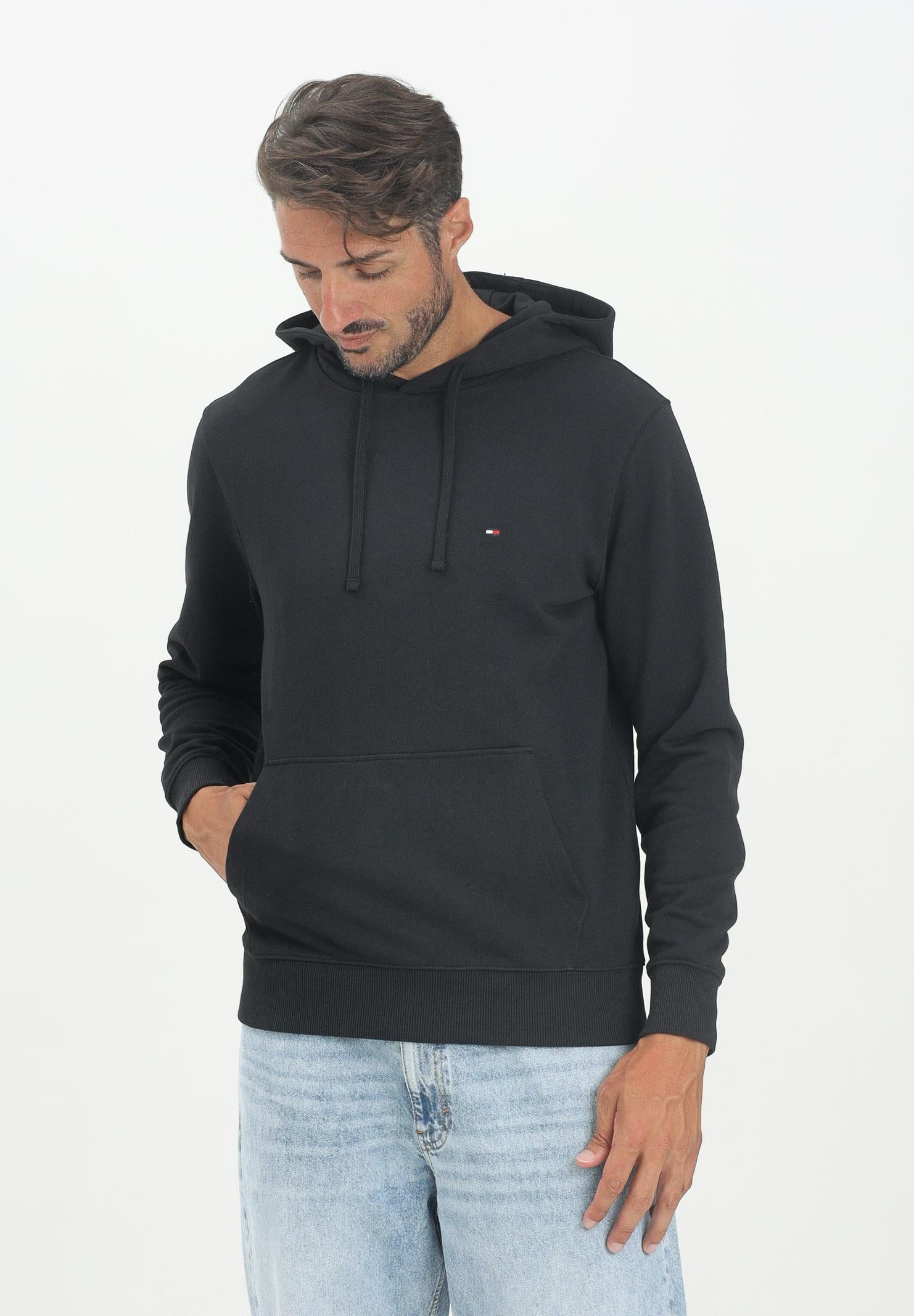 TOMMY HILFIGER Felpa con cappuccio nera da uomo rifinita da logo MW0MW37235BDS TOMMY HILFIGER