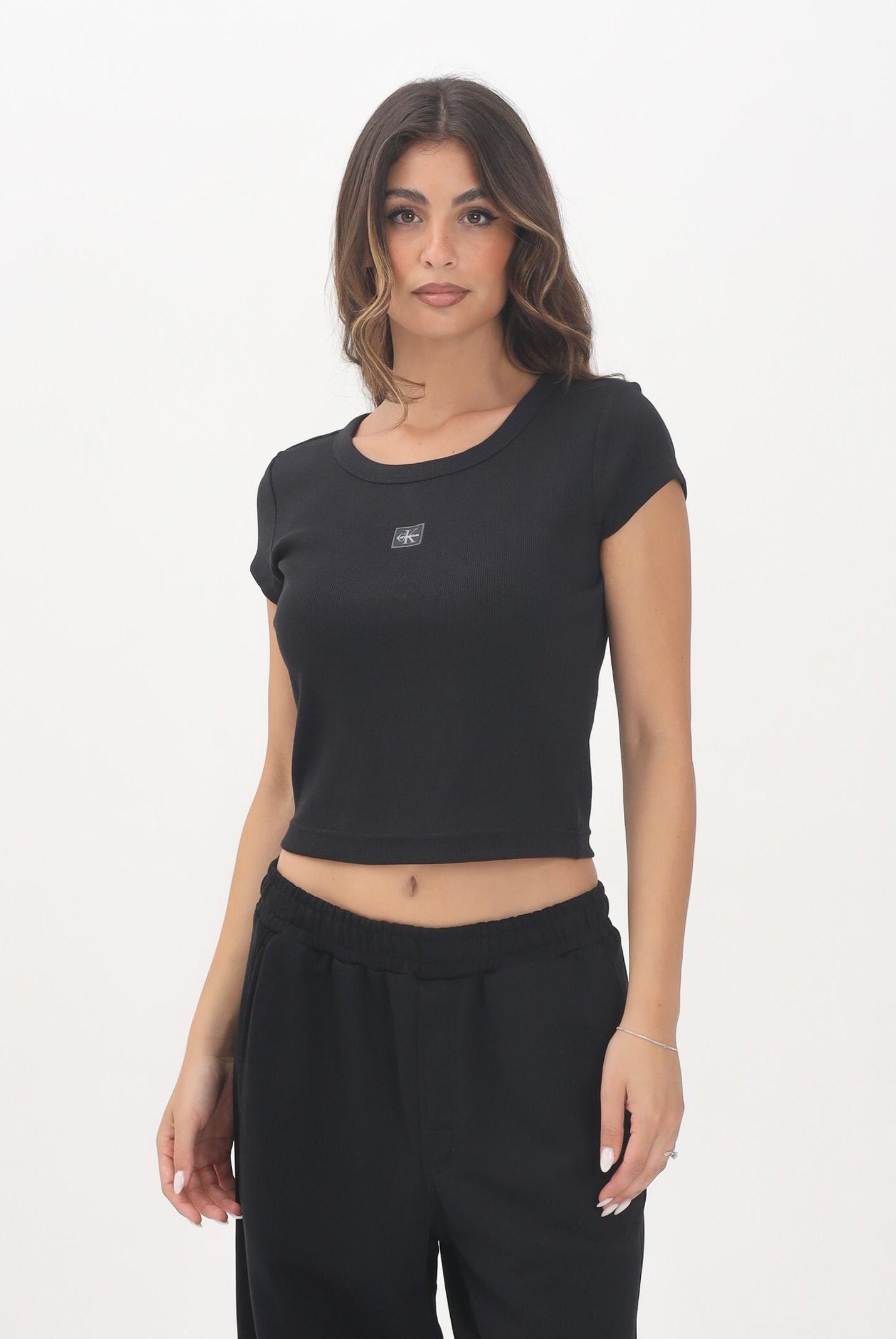 CALVIN KLEIN JEANS T-shirt a manica corta nera da donna con logo LV047C200GUB1 . CALVIN KLEIN JEANS