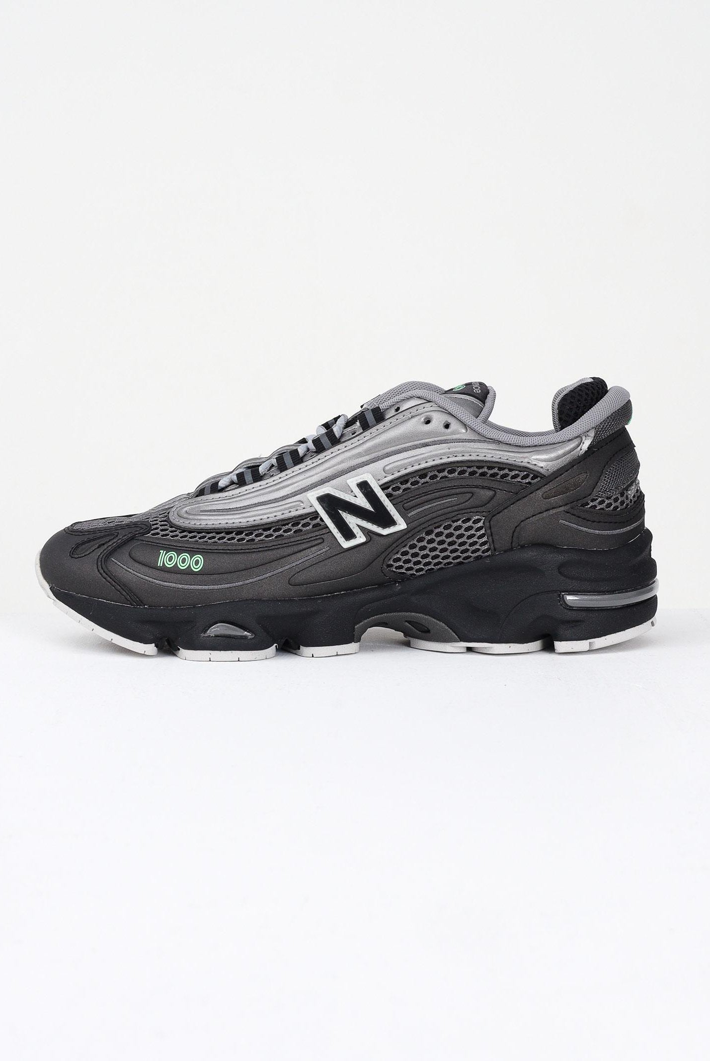 NEW BALANCE Sneakers 1000 nere per uomo e donna M1000T . NEW BALANCE