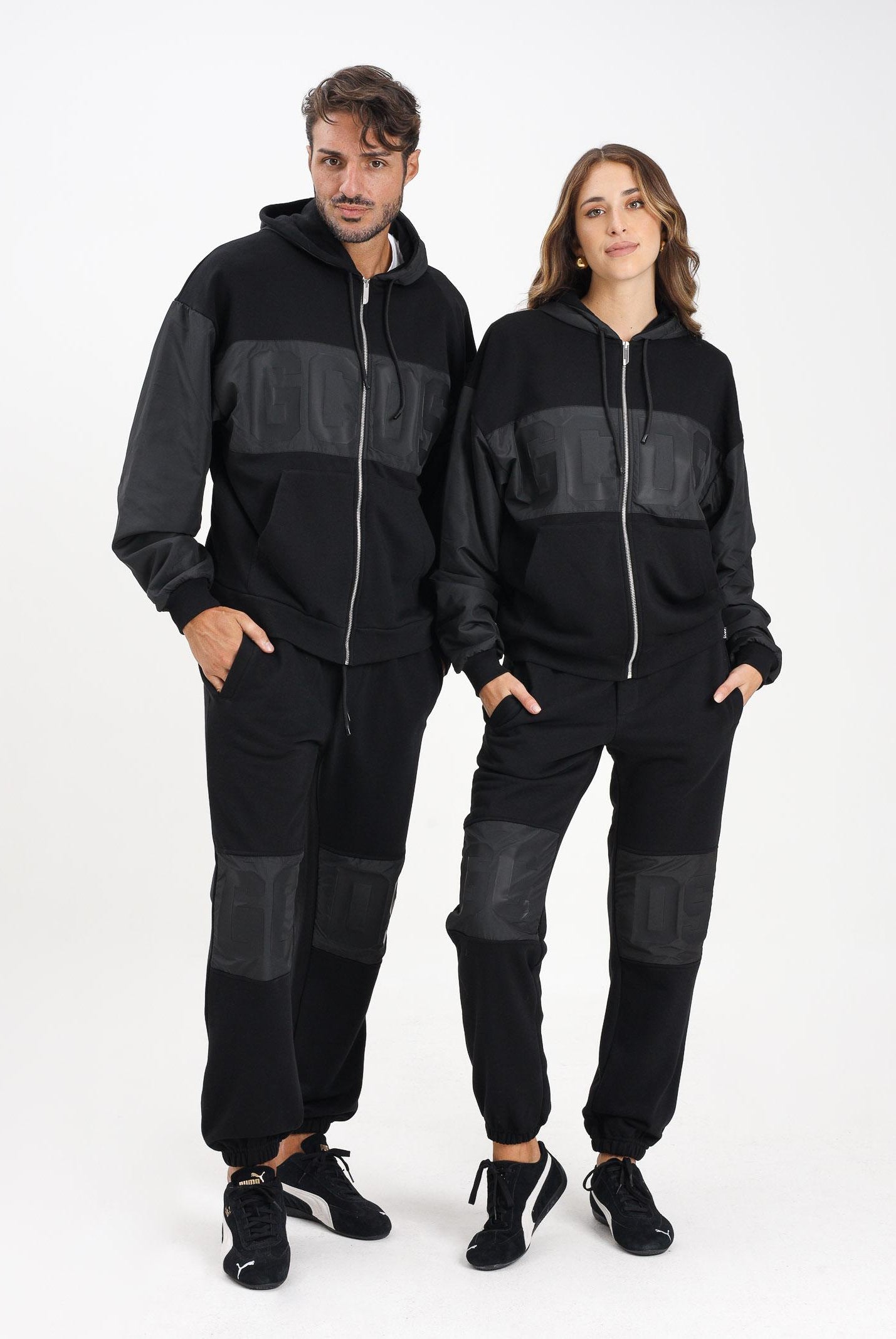 GCDS Pantalone sportivo nero per uomo e donna con inserto e logo B1XM3003JI1 99 GCDS