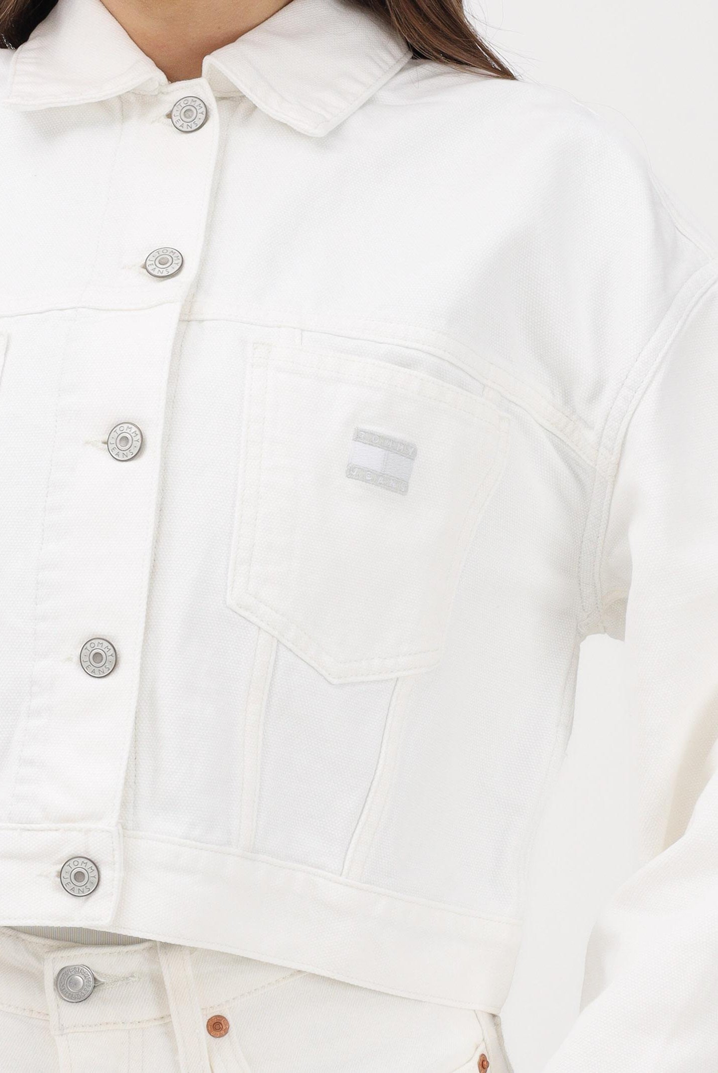 TOMMY JEANS Giubbotto in denim bianco da donna con logo sul retro DW0DW21979 1D0 TOMMY JEANS