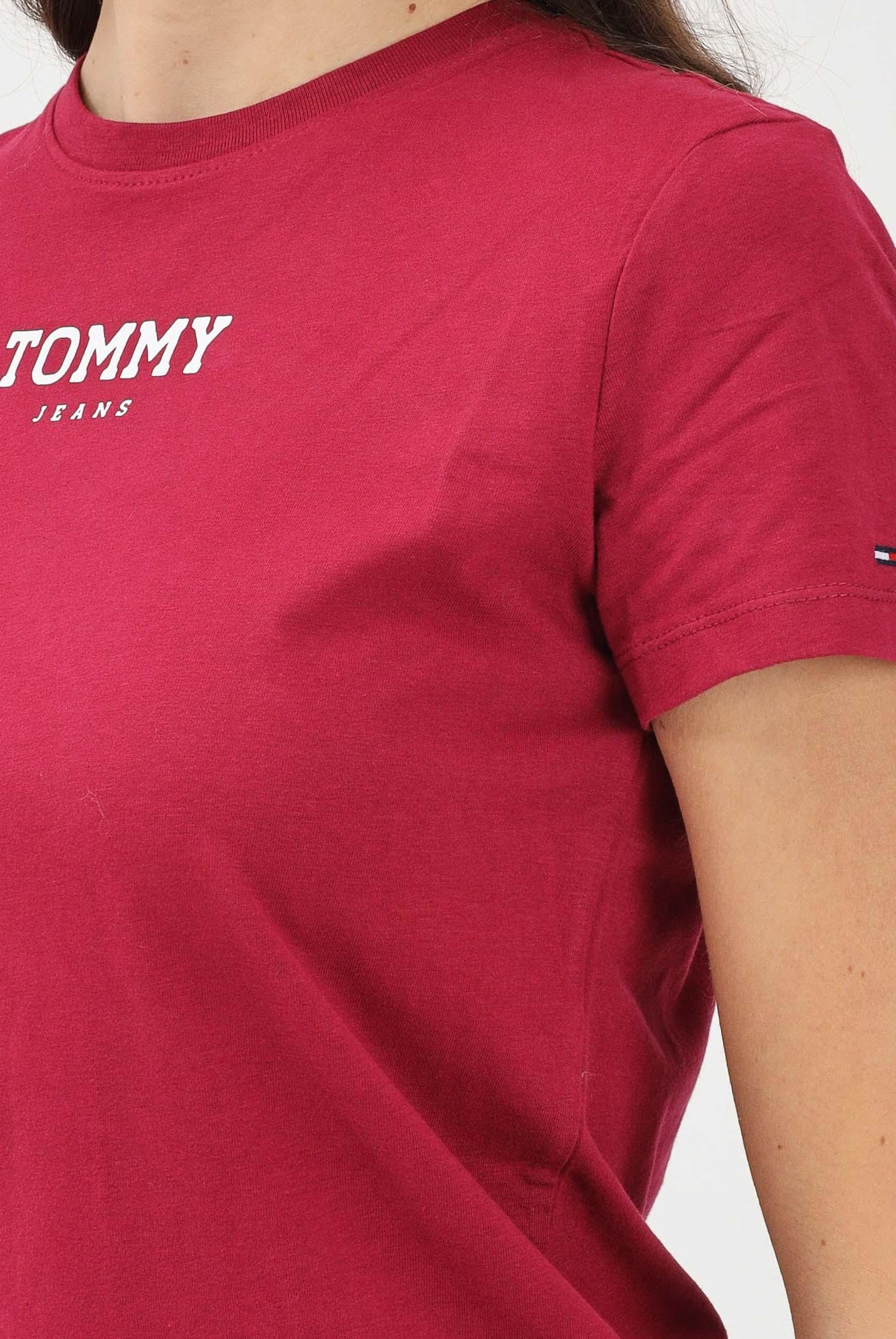 TOMMY JEANS T-shirt a manica corta bordeaux da donna con logo DW0DW21842 VLC TOMMY JEANS