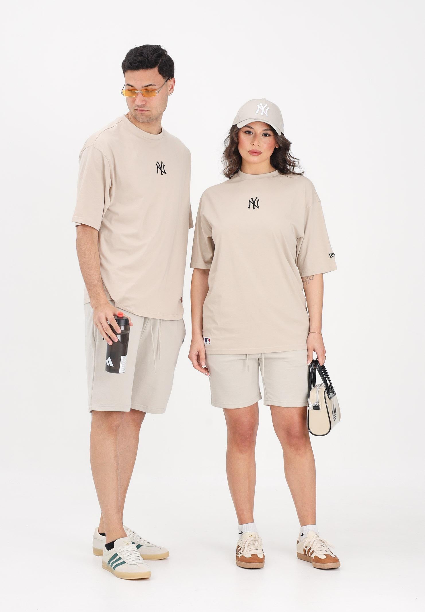 NEW ERA Shorts sportivo New York Yankees MLB League Essential beige per uomo e donna 60675755 . NEW ERA