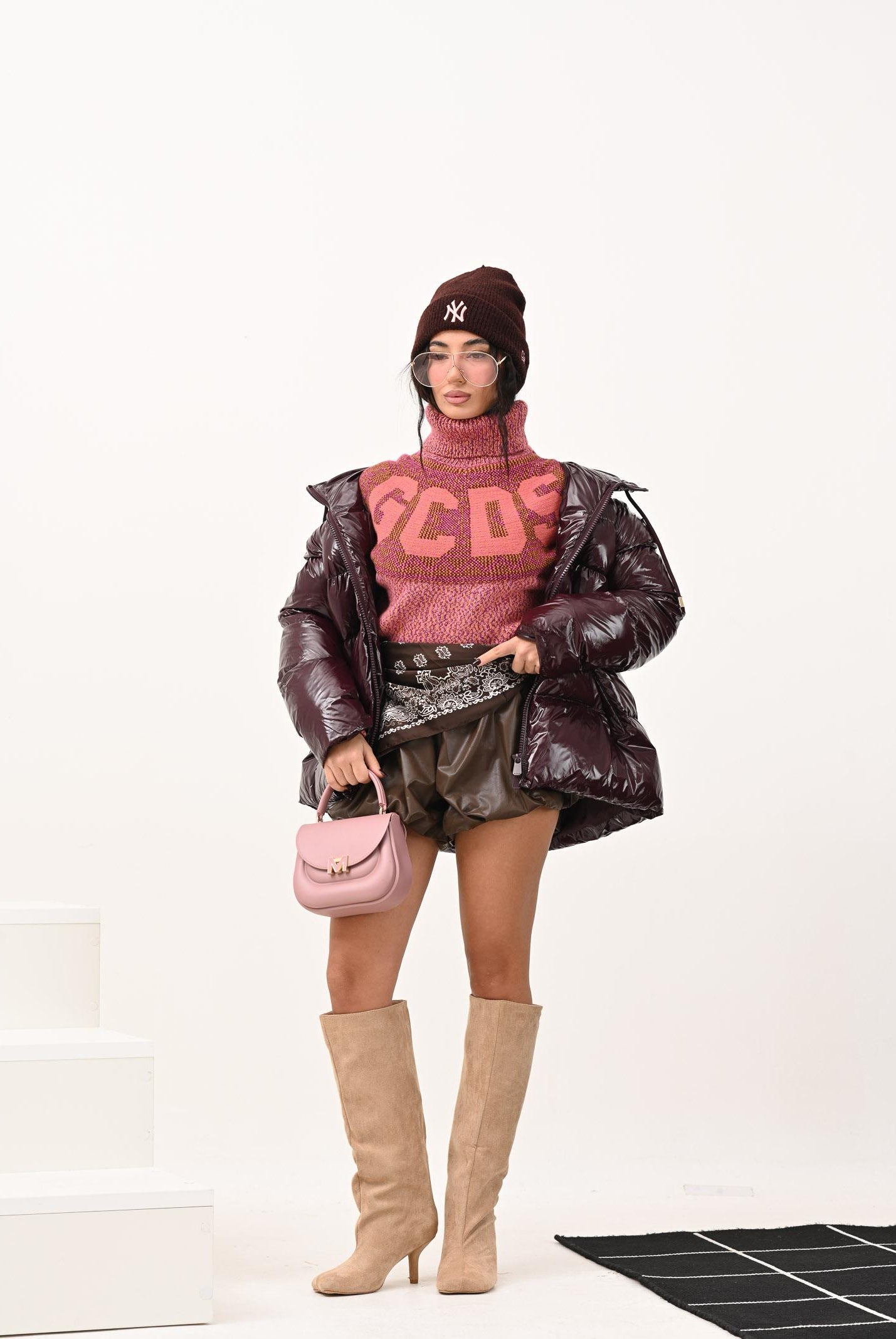 GCDS Maglione a collo alto rosa da donna con intarsio logo GCDS B2CW1603KJ3 42 GCDS