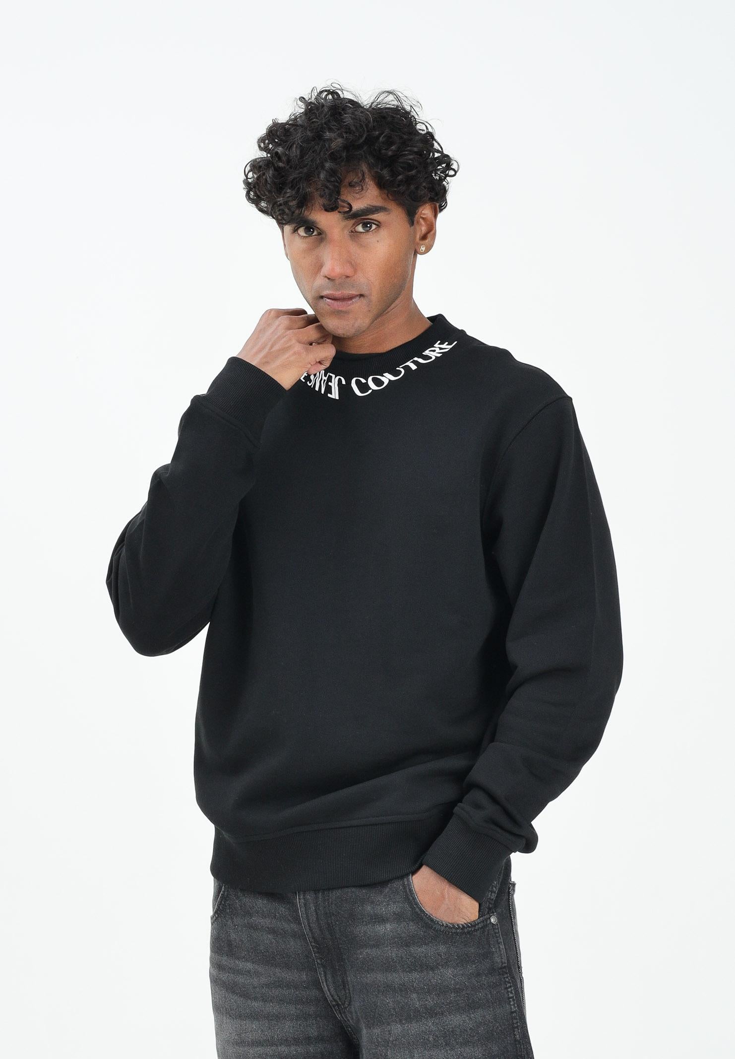 VERSACE JEANS COUTURE Felpa girocollo nera da uomo con Liquify Institutional Logo 79GAIP03CF06P 899 VERSACE JEANS COUTURE