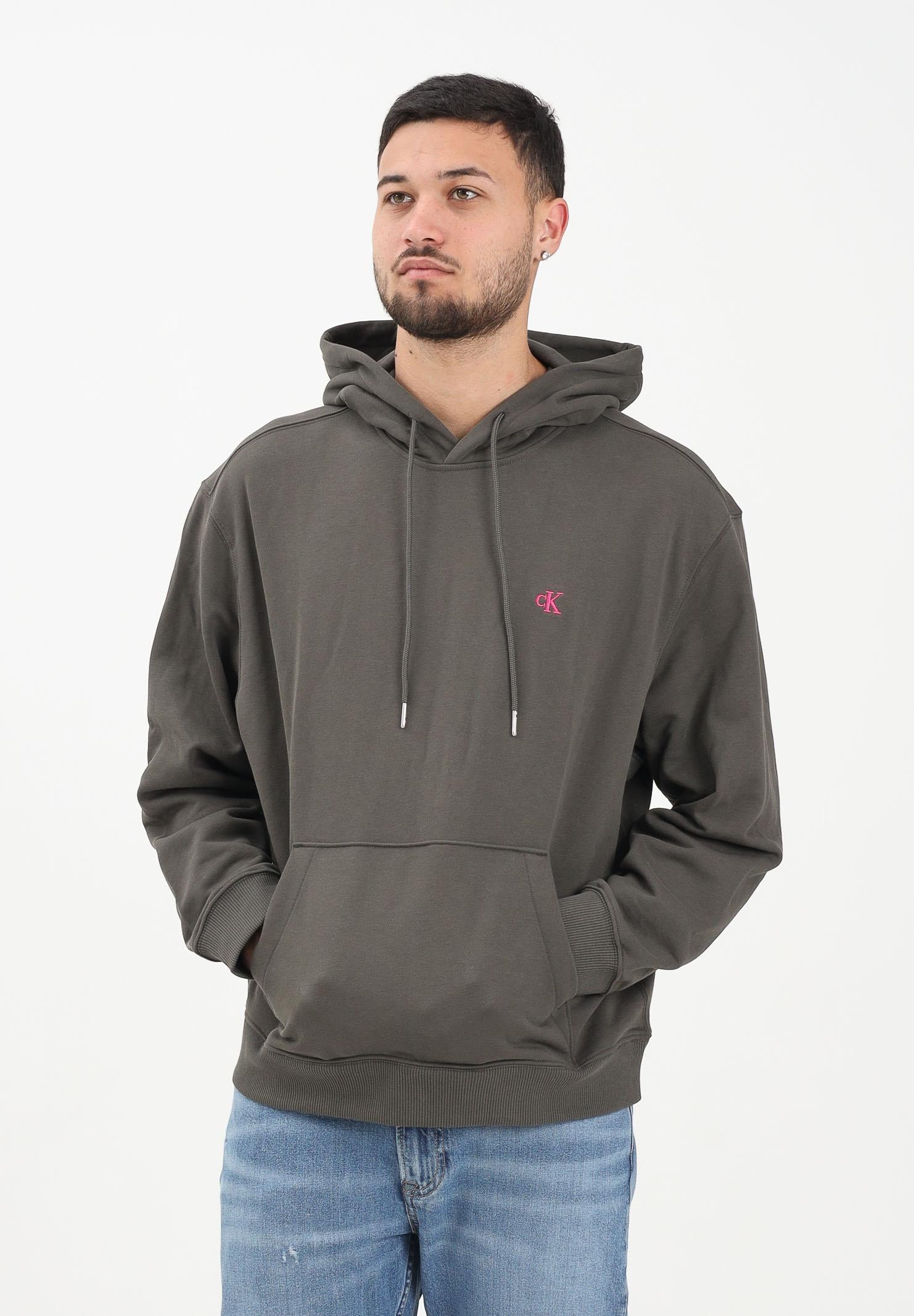 CALVIN KLEIN JEANS Felpa con cappuccio verde militare da uomo rifinita da ricamo logo LV04RC297GPAR CALVIN KLEIN JEANS